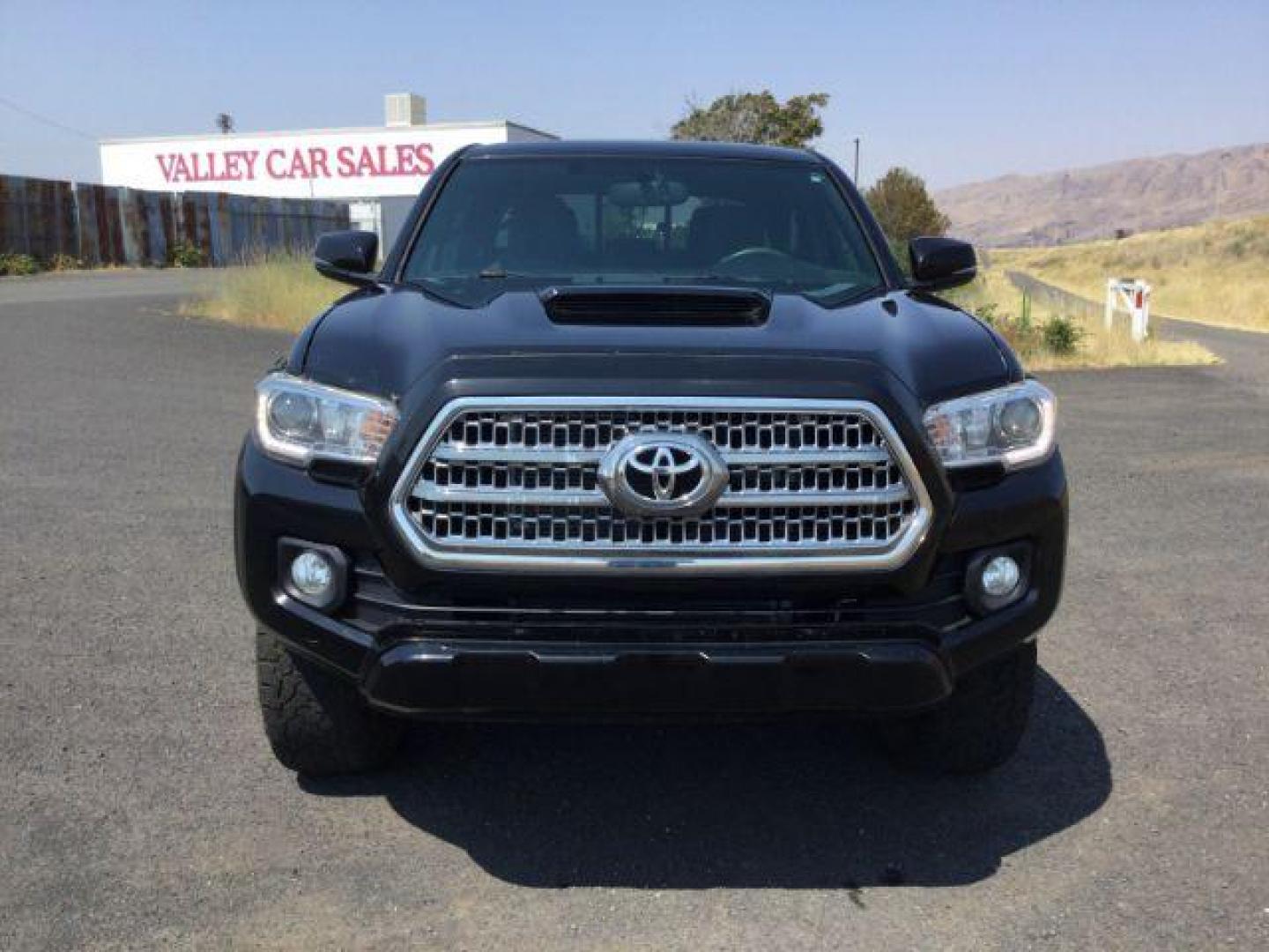 2016 Black /BLACK CLOTH Toyota Tacoma SR5 Double Cab Super Long Bed V6 6AT 4WD (5TFDZ5BN4GX) with an 3.5L V6 DOHC 24V engine, 6-Speed Automatic transmission, located at 1801 Main Street, Lewiston, 83501, (208) 743-9371, 46.417065, -117.004799 - Photo#9