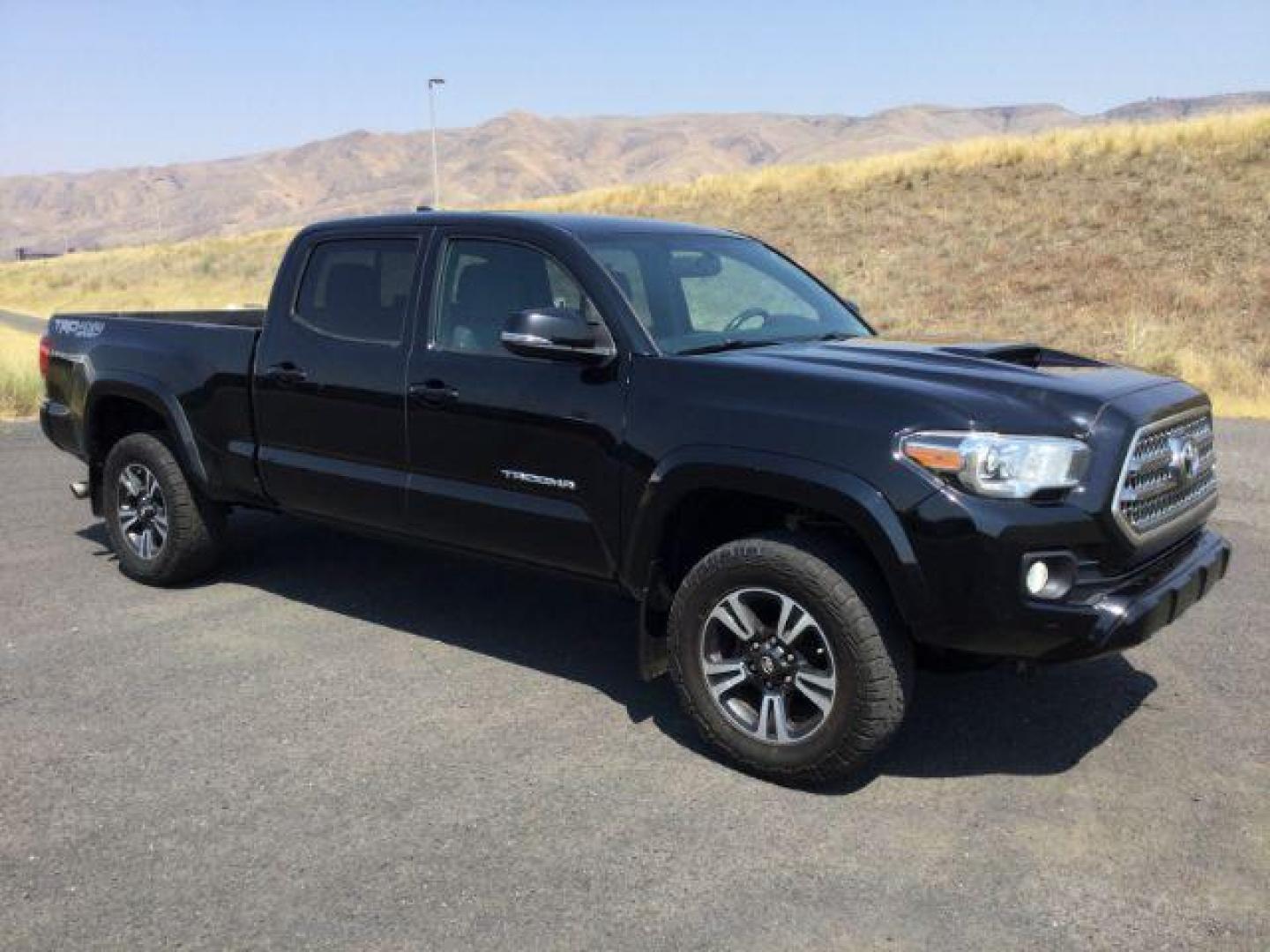 2016 Black /BLACK CLOTH Toyota Tacoma SR5 Double Cab Super Long Bed V6 6AT 4WD (5TFDZ5BN4GX) with an 3.5L V6 DOHC 24V engine, 6-Speed Automatic transmission, located at 1801 Main Street, Lewiston, 83501, (208) 743-9371, 46.417065, -117.004799 - Photo#10