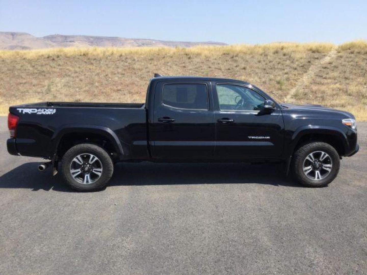 2016 Black /BLACK CLOTH Toyota Tacoma SR5 Double Cab Super Long Bed V6 6AT 4WD (5TFDZ5BN4GX) with an 3.5L V6 DOHC 24V engine, 6-Speed Automatic transmission, located at 1801 Main Street, Lewiston, 83501, (208) 743-9371, 46.417065, -117.004799 - Photo#11