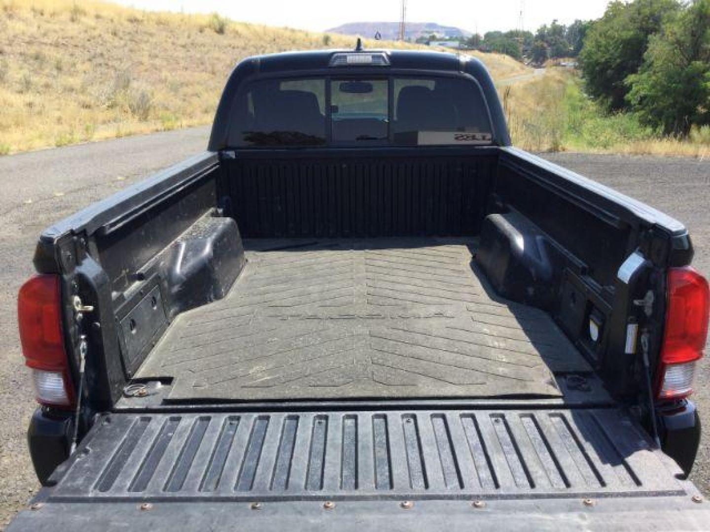 2016 Black /BLACK CLOTH Toyota Tacoma SR5 Double Cab Super Long Bed V6 6AT 4WD (5TFDZ5BN4GX) with an 3.5L V6 DOHC 24V engine, 6-Speed Automatic transmission, located at 1801 Main Street, Lewiston, 83501, (208) 743-9371, 46.417065, -117.004799 - Photo#14