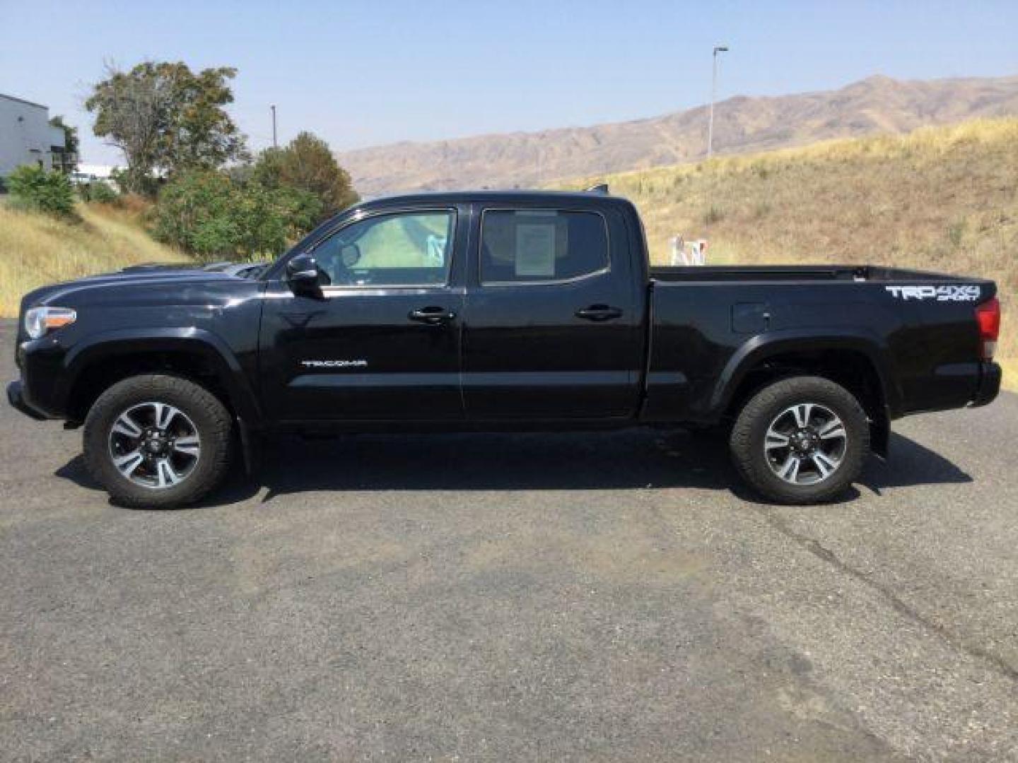 2016 Black /BLACK CLOTH Toyota Tacoma SR5 Double Cab Super Long Bed V6 6AT 4WD (5TFDZ5BN4GX) with an 3.5L V6 DOHC 24V engine, 6-Speed Automatic transmission, located at 1801 Main Street, Lewiston, 83501, (208) 743-9371, 46.417065, -117.004799 - Photo#1