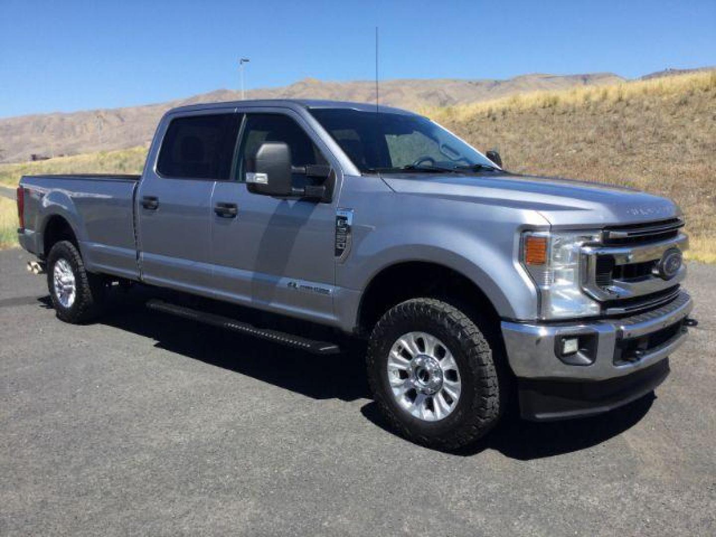 2020 Iconic Silver Metallic /Medium Earth Gray, cloth Ford F-350 SD XLT Crew Cab Long Bed 4WD (1FT8W3BT9LE) with an 6.7L V8 OHV 16V DIESEL engine, 10-speed automatic transmission, located at 1801 Main Street, Lewiston, 83501, (208) 743-9371, 46.417065, -117.004799 - Photo#10