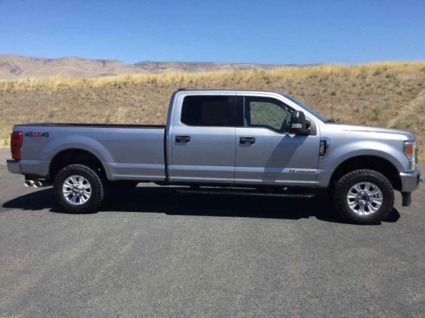 2020 Iconic Silver Metallic /Medium Earth Gray, cloth Ford F-350 SD XLT Crew Cab Long Bed 4WD (1FT8W3BT9LE) with an 6.7L V8 OHV 16V DIESEL engine, 10-speed automatic transmission, located at 1801 Main Street, Lewiston, 83501, (208) 743-9371, 46.417065, -117.004799 - Photo#11