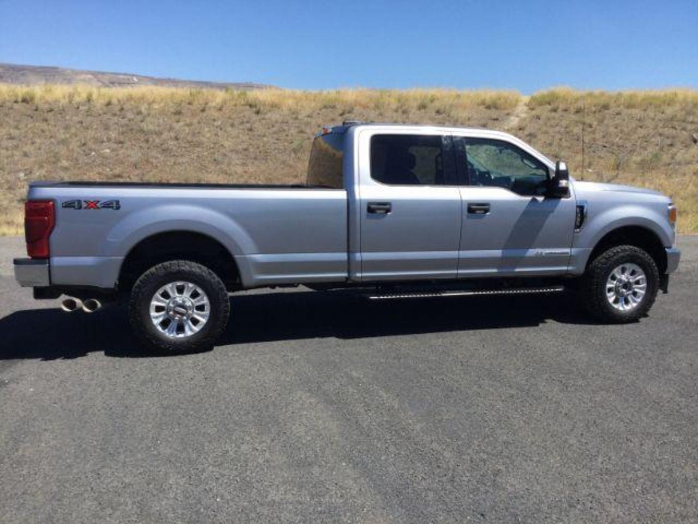 2020 Iconic Silver Metallic /Medium Earth Gray, cloth Ford F-350 SD XLT Crew Cab Long Bed 4WD (1FT8W3BT9LE) with an 6.7L V8 OHV 16V DIESEL engine, 10-speed automatic transmission, located at 1801 Main Street, Lewiston, 83501, (208) 743-9371, 46.417065, -117.004799 - Photo#12