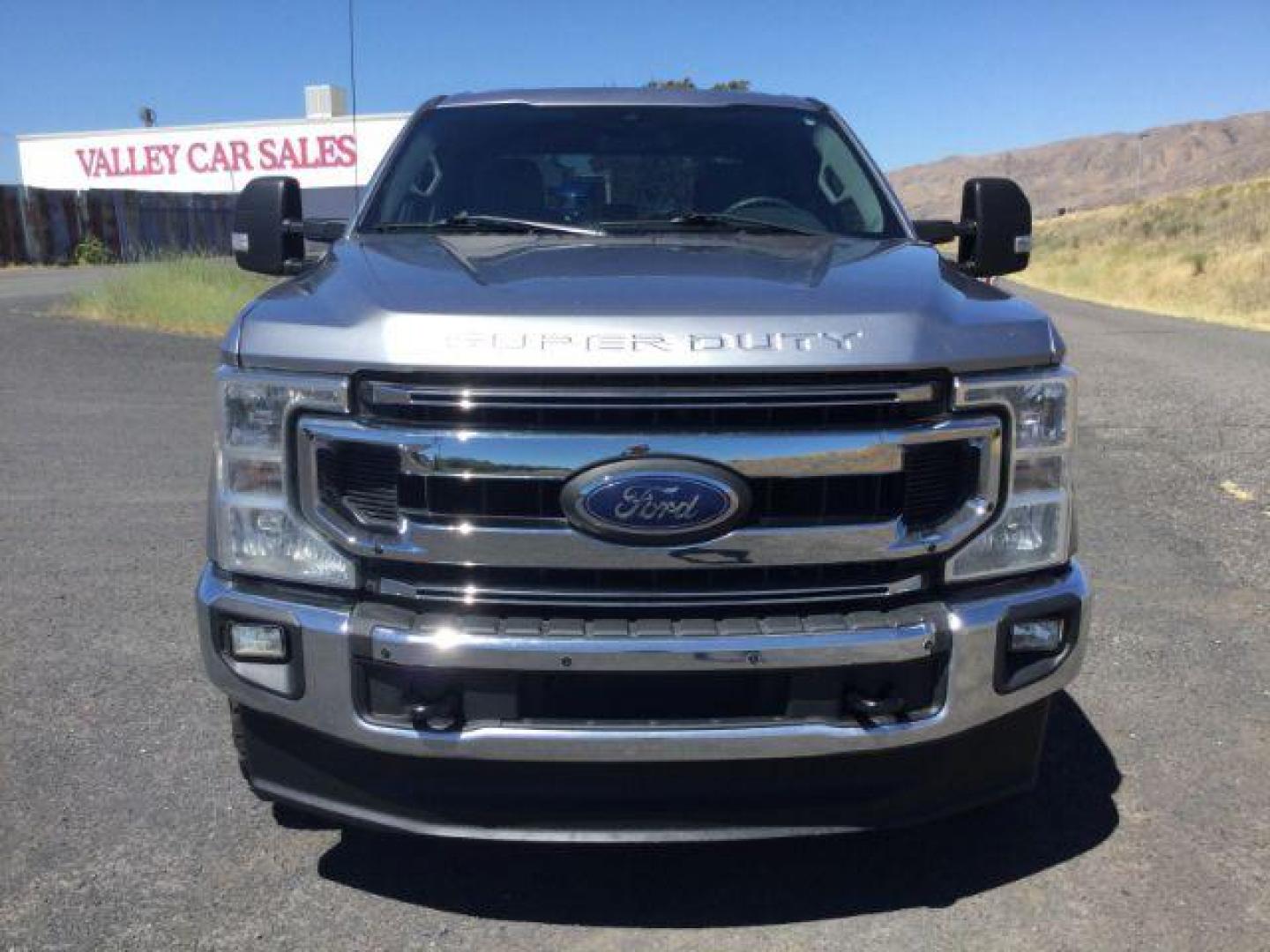 2020 Iconic Silver Metallic /Medium Earth Gray, cloth Ford F-350 SD XLT Crew Cab Long Bed 4WD (1FT8W3BT9LE) with an 6.7L V8 OHV 16V DIESEL engine, 10-speed automatic transmission, located at 1801 Main Street, Lewiston, 83501, (208) 743-9371, 46.417065, -117.004799 - Photo#16