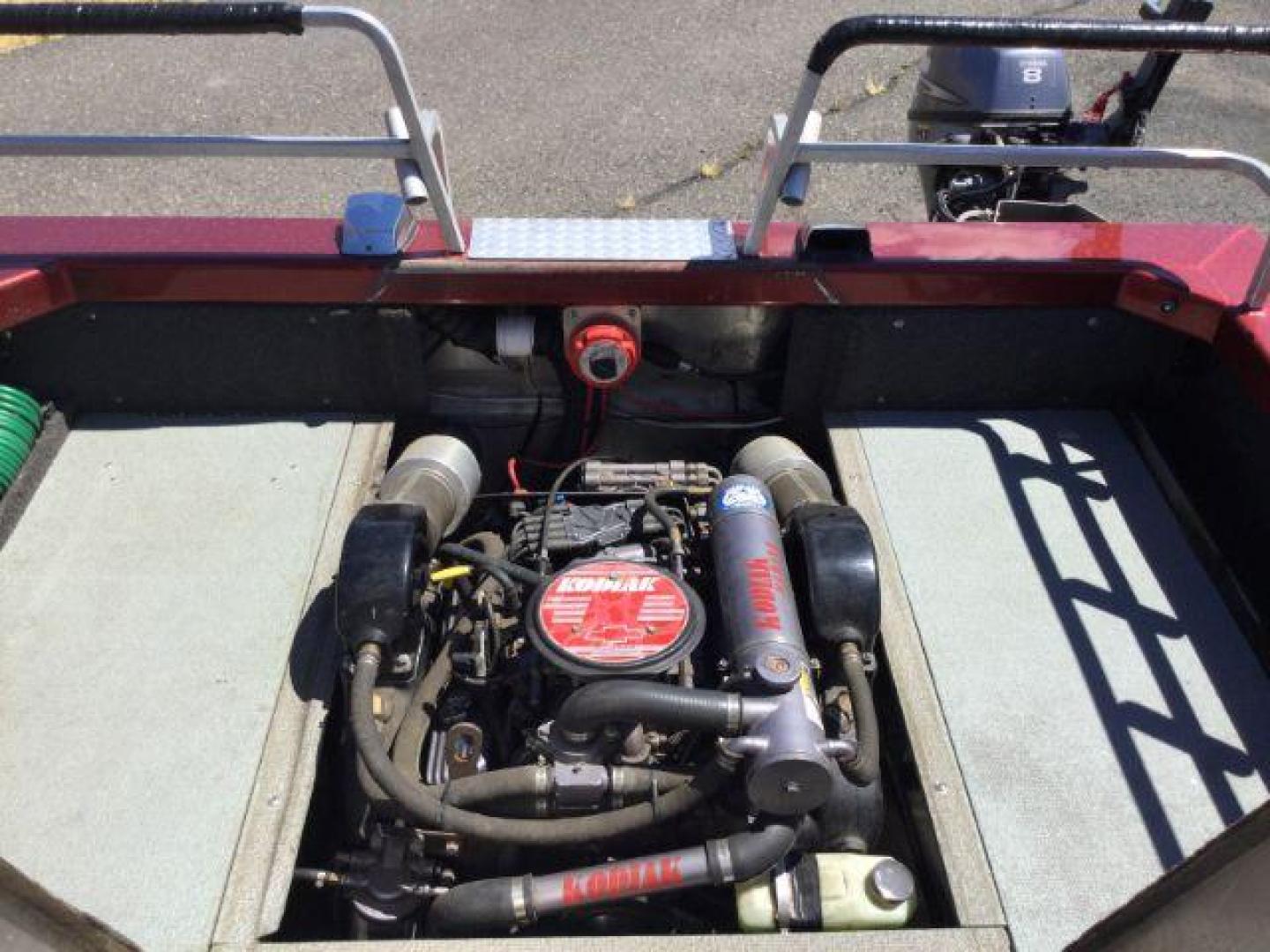 2004 RED CUSTOM WELD BOAT Aluminum Jet Boat (WFE02142H30) with an 5.7L Kodiak engine, located at 1801 Main Street, Lewiston, 83501, (208) 743-9371, 46.417065, -117.004799 - Photo#9