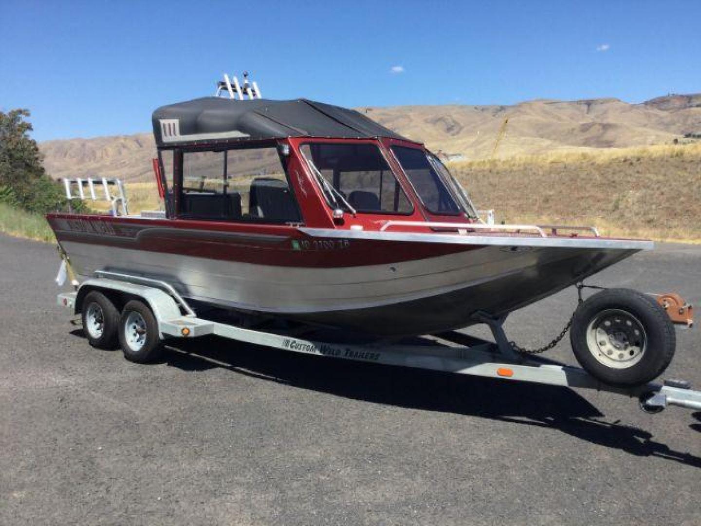 2004 RED CUSTOM WELD BOAT Aluminum Jet Boat (WFE02142H30) with an 5.7L Kodiak engine, located at 1801 Main Street, Lewiston, 83501, (208) 743-9371, 46.417065, -117.004799 - Photo#11