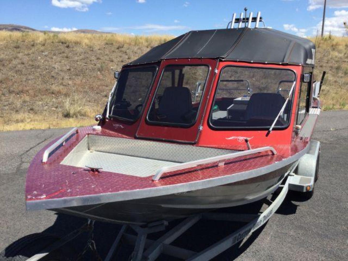 2004 RED CUSTOM WELD BOAT Aluminum Jet Boat (WFE02142H30) with an 5.7L Kodiak engine, located at 1801 Main Street, Lewiston, 83501, (208) 743-9371, 46.417065, -117.004799 - Photo#17