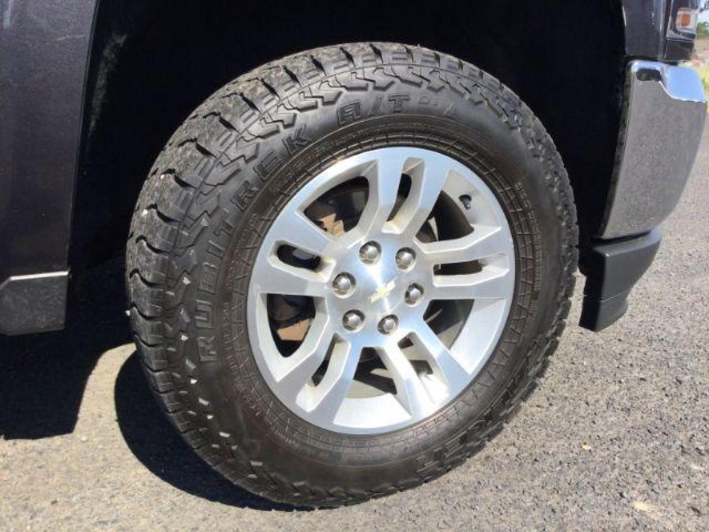 2016 Tungsten Metallic /GRAY CLOTH Chevrolet Silverado 1500 LT Double Cab 4WD (1GCVKREC0GZ) with an 5.3L V8 OHV 16V engine, 6-Speed Automatic transmission, located at 1801 Main Street, Lewiston, 83501, (208) 743-9371, 46.417065, -117.004799 - Photo#17