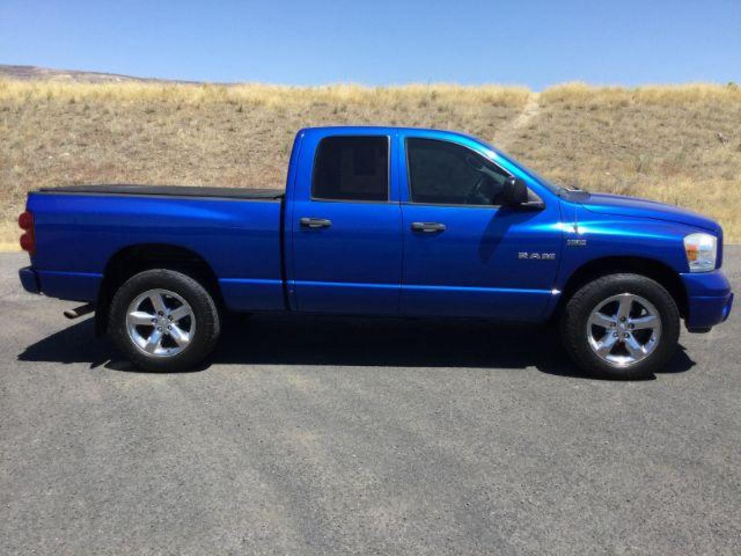 2008 Electric Blue Pearl /Medium Slate Gray Cloth Interior Dodge Ram 1500 SLT Quad Cab 4WD (1D7HU18228J) with an 5.7L V8 OHV 16V engine, 5-Speed Automatic transmission, located at 1801 Main Street, Lewiston, 83501, (208) 743-9371, 46.417065, -117.004799 - Photo#8