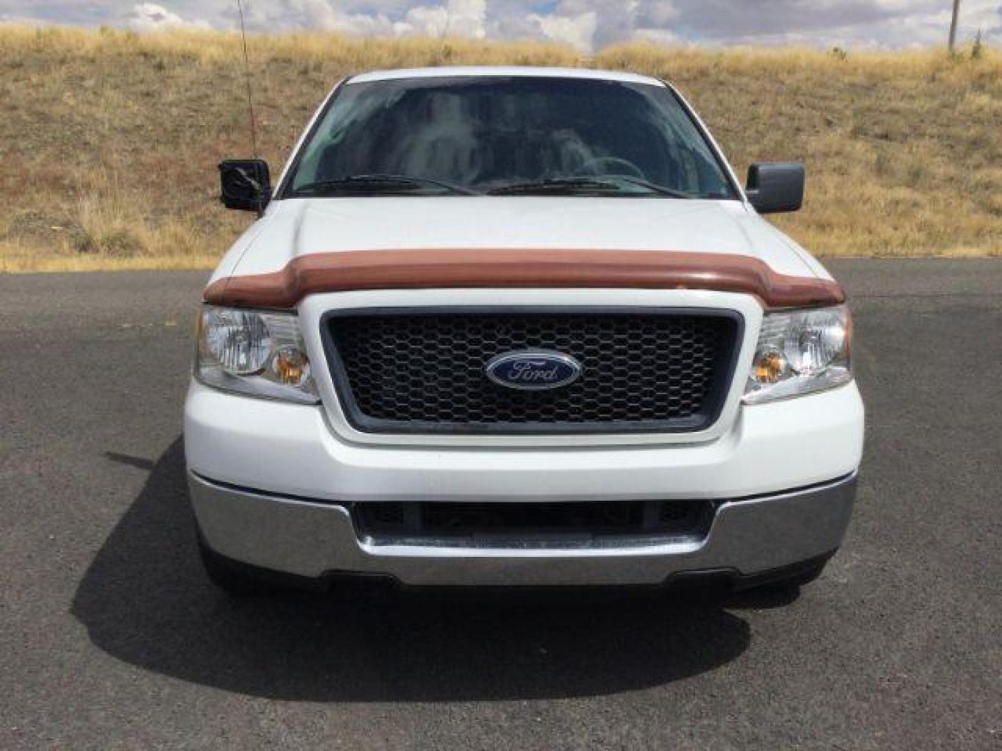 2005 Oxford White /Med/Dark Flint Cloth Interior Ford F-150 XLT SuperCrew 2WD (1FTPW12595K) with an 5.4L V6 SOHC 16V engine, 4-Speed Automatic transmission, located at 1801 Main Street, Lewiston, 83501, (208) 743-9371, 46.417065, -117.004799 - Photo#14