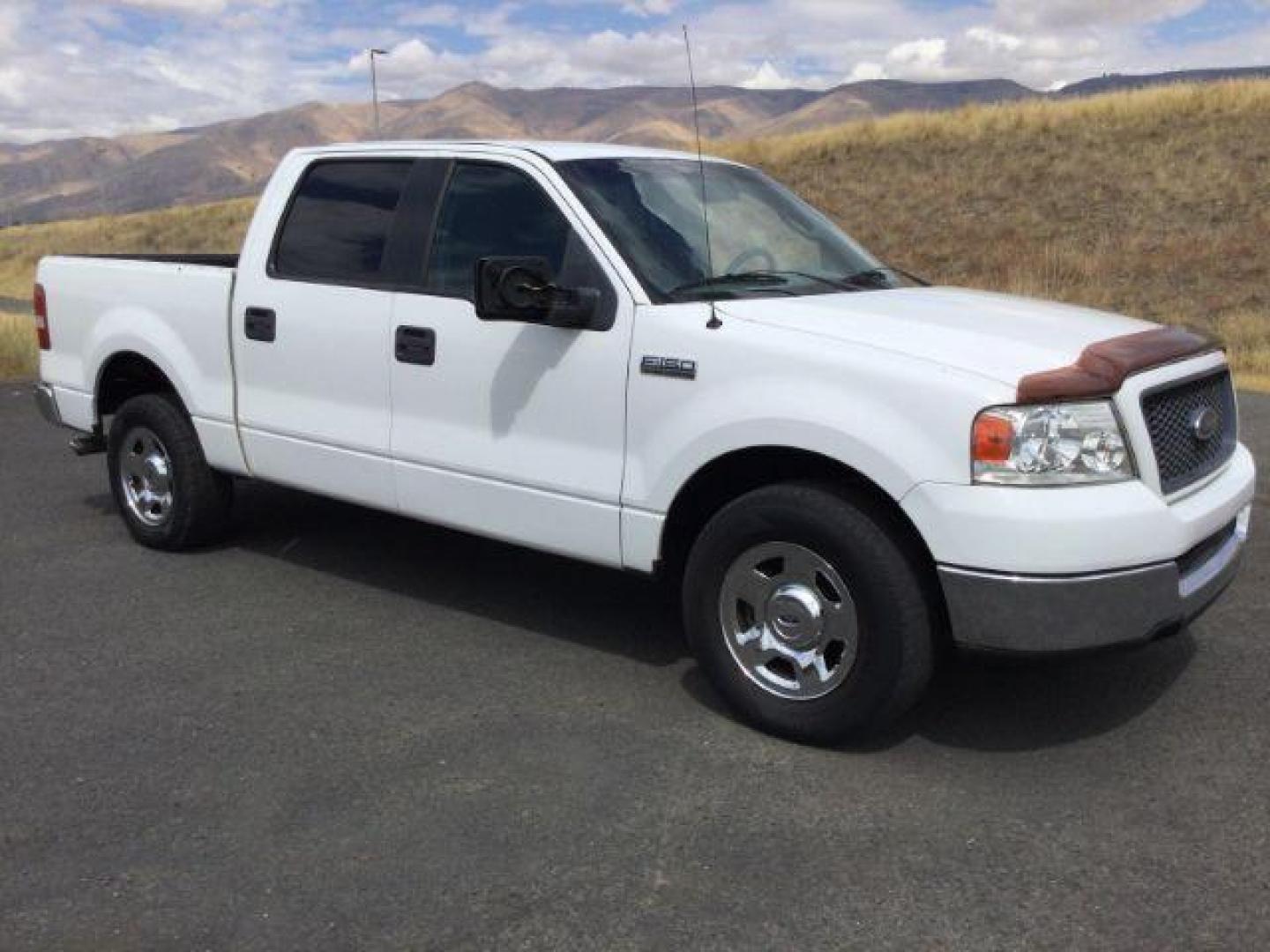 2005 Oxford White /Med/Dark Flint Cloth Interior Ford F-150 XLT SuperCrew 2WD (1FTPW12595K) with an 5.4L V6 SOHC 16V engine, 4-Speed Automatic transmission, located at 1801 Main Street, Lewiston, 83501, (208) 743-9371, 46.417065, -117.004799 - Photo#7