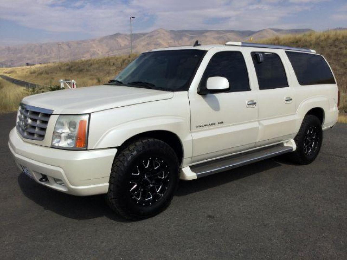 2006 White Diamond /Pewter Leather Interior Cadillac Escalade ESV (3GYFK66N46G) with an 6.0L V8 OHV 16V engine, 4-Speed Automatic transmission, located at 1801 Main Street, Lewiston, 83501, (208) 743-9371, 46.417065, -117.004799 - Photo#0