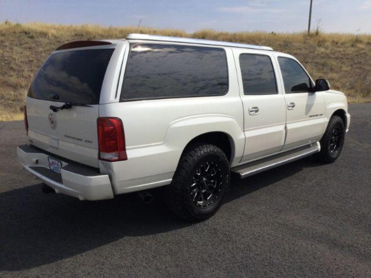 2006 White Diamond /Pewter Leather Interior Cadillac Escalade ESV (3GYFK66N46G) with an 6.0L V8 OHV 16V engine, 4-Speed Automatic transmission, located at 1801 Main Street, Lewiston, 83501, (208) 743-9371, 46.417065, -117.004799 - Photo#8