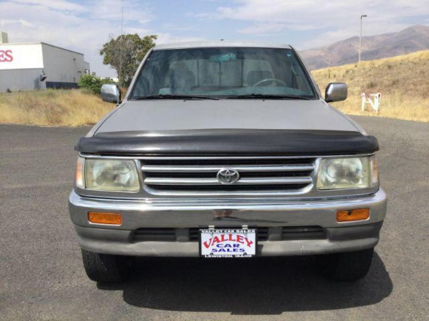 1997 SILVER /Gray Cloth Toyota T100 DX Xtracab 4WD (JT4UN22D5V0) with an 3.4L V6 DOHC 24V engine, 4-Speed Automatic transmission, located at 1801 Main Street, Lewiston, 83501, (208) 743-9371, 46.417065, -117.004799 - Photo#12