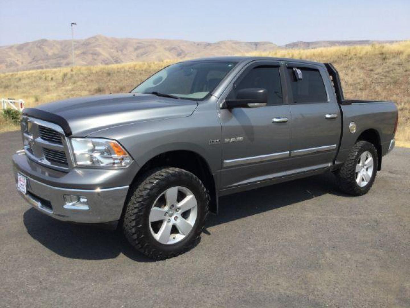 2009 Mineral Gray Metallic /Dark Slate/Medium Graystone Cloth Interior Dodge Ram 1500 SLT Crew Cab 4WD (1D3HV13T39S) with an 5.7L V8 OHV 16V engine, 5-Speed Automatic transmission, located at 1801 Main Street, Lewiston, 83501, (208) 743-9371, 46.417065, -117.004799 - Photo#0