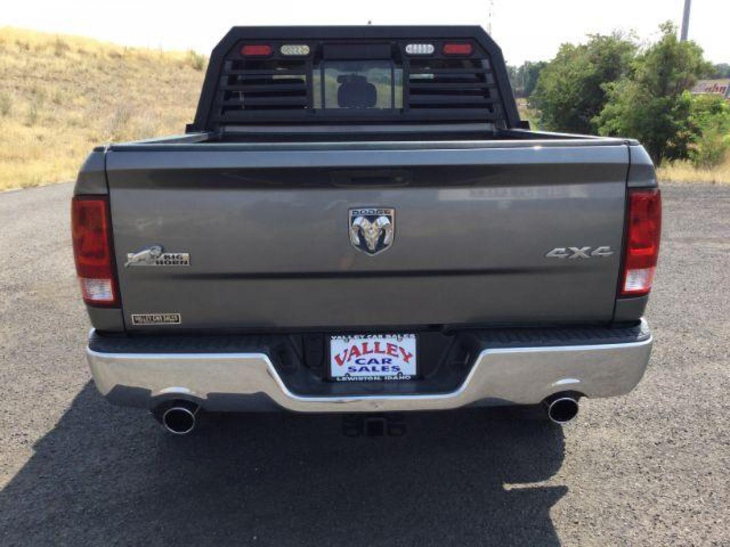 2009 Mineral Gray Metallic /Dark Slate/Medium Graystone Cloth Interior Dodge Ram 1500 SLT Crew Cab 4WD (1D3HV13T39S) with an 5.7L V8 OHV 16V engine, 5-Speed Automatic transmission, located at 1801 Main Street, Lewiston, 83501, (208) 743-9371, 46.417065, -117.004799 - Photo#12