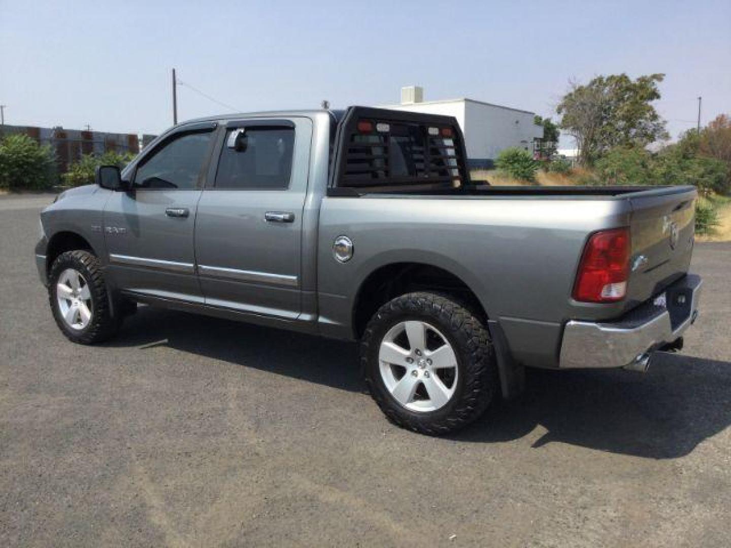 2009 Mineral Gray Metallic /Dark Slate/Medium Graystone Cloth Interior Dodge Ram 1500 SLT Crew Cab 4WD (1D3HV13T39S) with an 5.7L V8 OHV 16V engine, 5-Speed Automatic transmission, located at 1801 Main Street, Lewiston, 83501, (208) 743-9371, 46.417065, -117.004799 - Photo#2