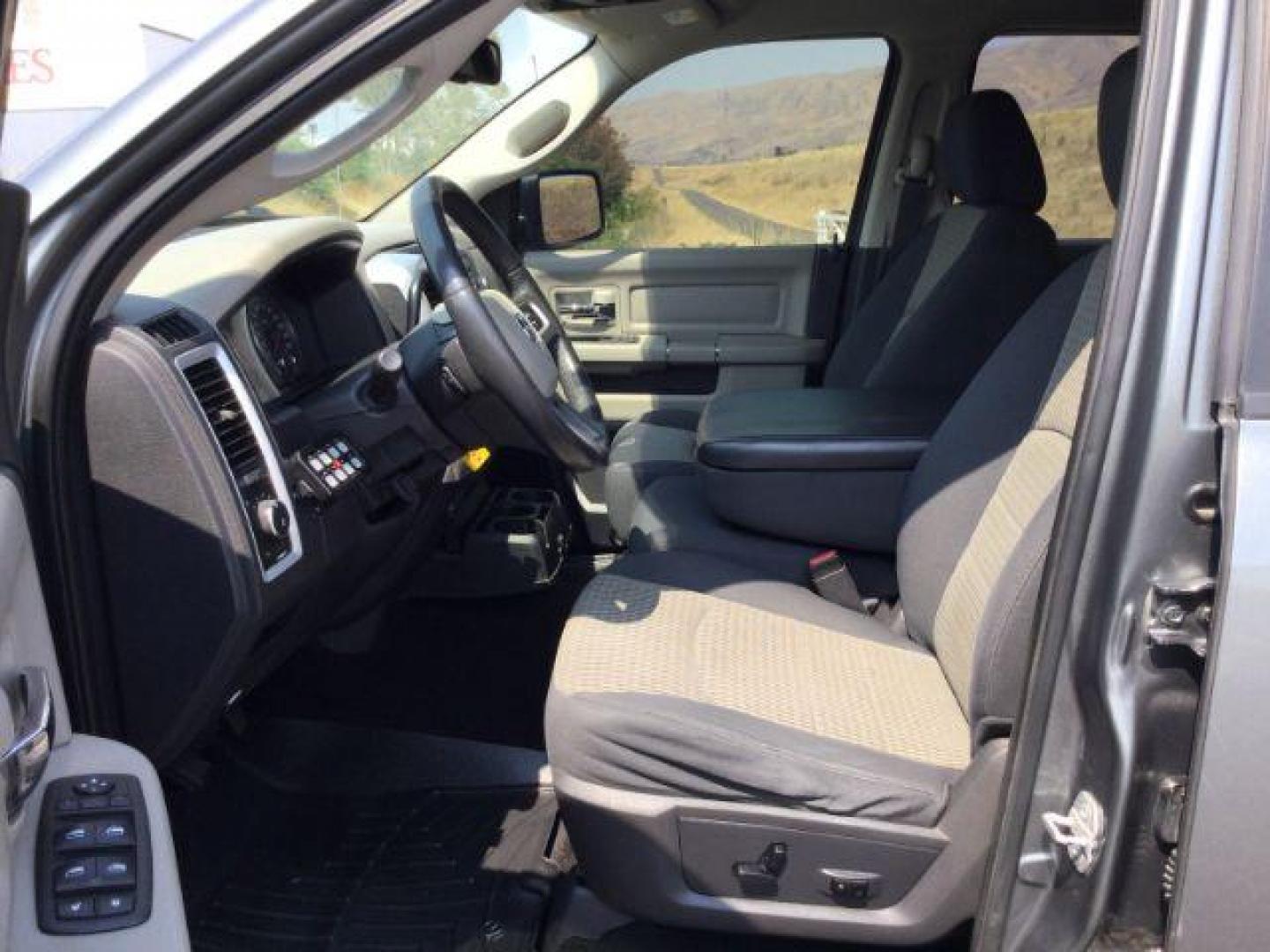 2009 Mineral Gray Metallic /Dark Slate/Medium Graystone Cloth Interior Dodge Ram 1500 SLT Crew Cab 4WD (1D3HV13T39S) with an 5.7L V8 OHV 16V engine, 5-Speed Automatic transmission, located at 1801 Main Street, Lewiston, 83501, (208) 743-9371, 46.417065, -117.004799 - Photo#3