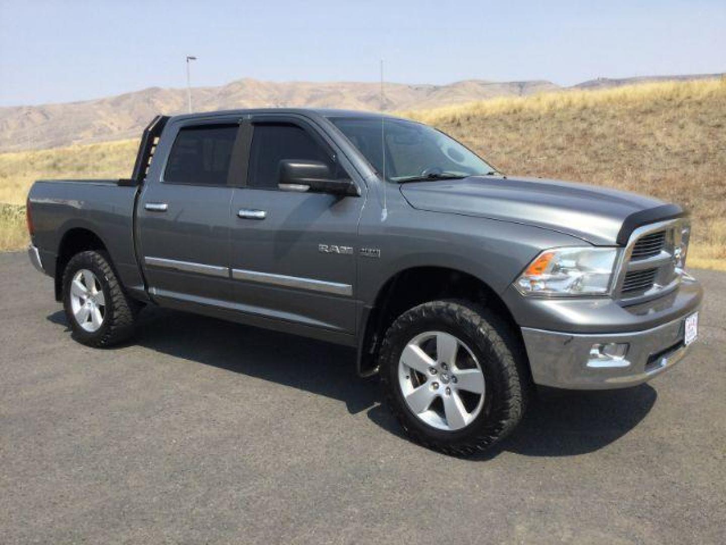 2009 Mineral Gray Metallic /Dark Slate/Medium Graystone Cloth Interior Dodge Ram 1500 SLT Crew Cab 4WD (1D3HV13T39S) with an 5.7L V8 OHV 16V engine, 5-Speed Automatic transmission, located at 1801 Main Street, Lewiston, 83501, (208) 743-9371, 46.417065, -117.004799 - Photo#8