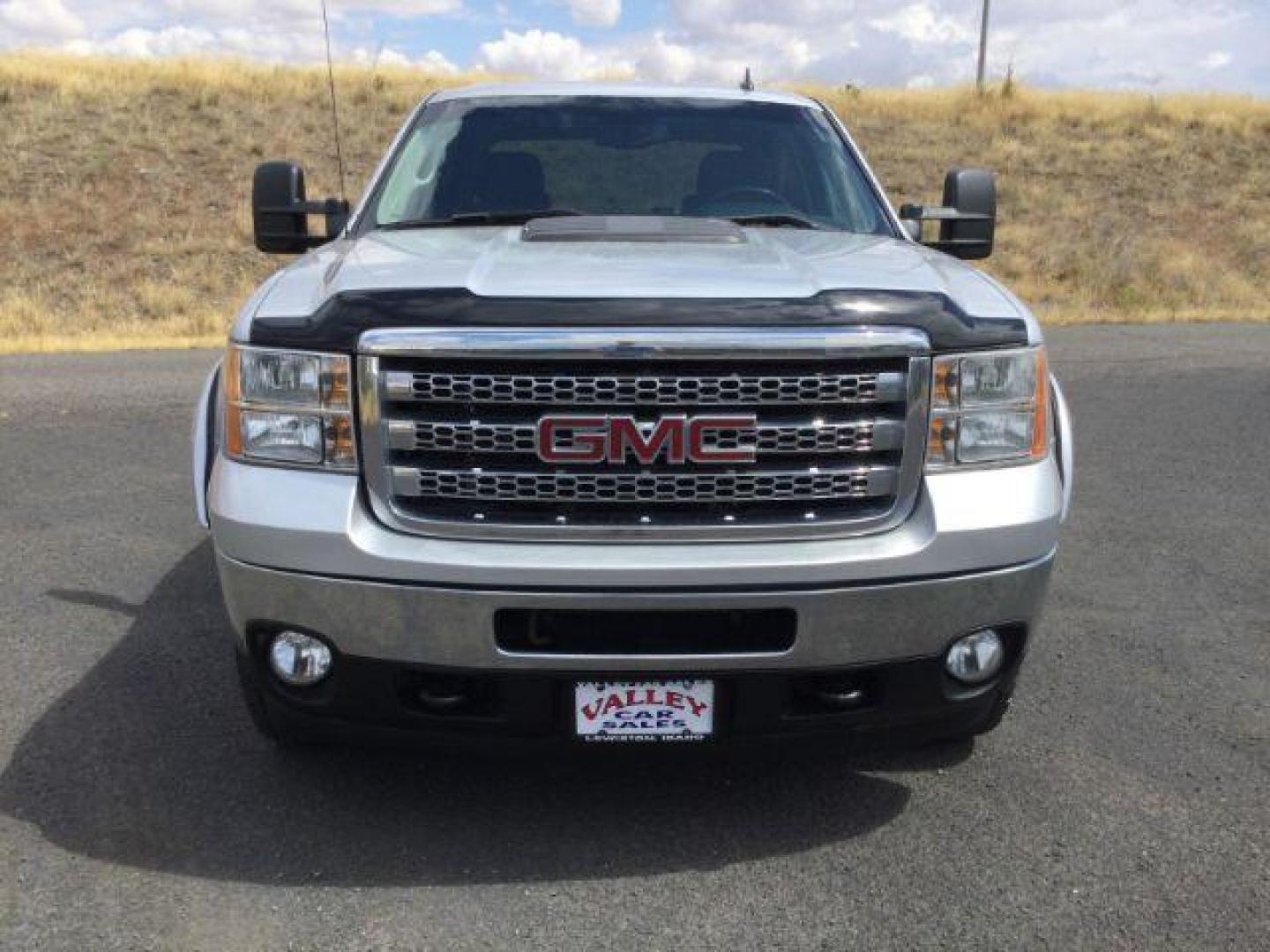 2013 Quicksilver Metallic /Ebony Cloth Interior GMC Sierra 2500HD SLE Crew Cab 4WD (1GT120C81DF) with an 6.6L V8 OHV 32V TURBO DIESEL engine, 6-Speed Automatic transmission, located at 1801 Main Street, Lewiston, 83501, (208) 743-9371, 46.417065, -117.004799 - Photo#14