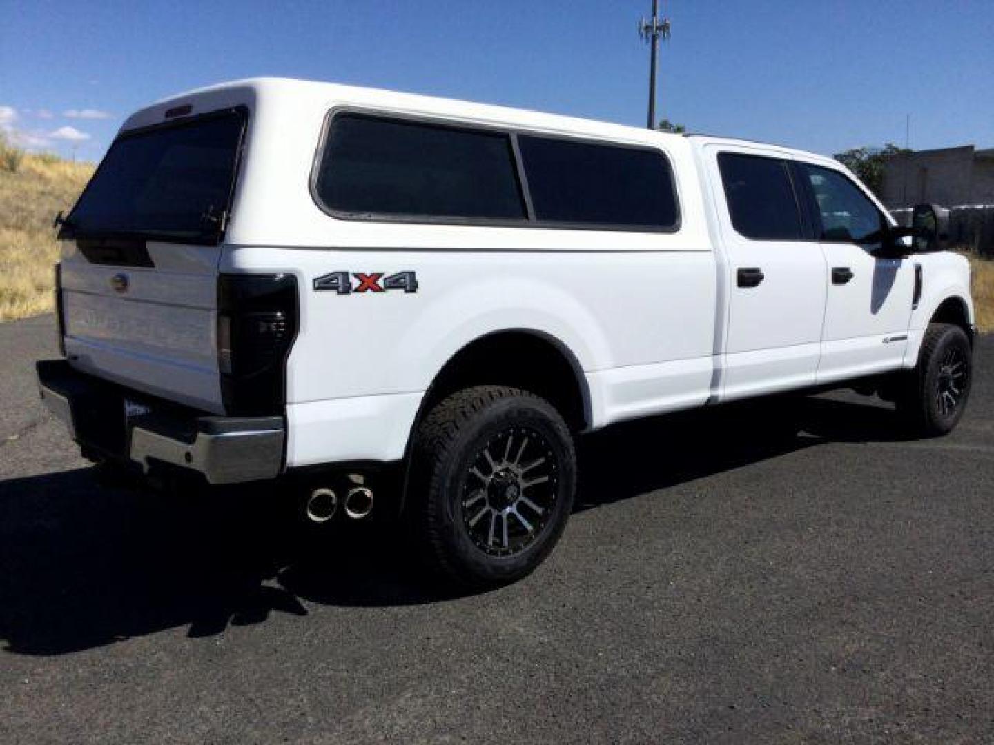 2020 Oxford White /Medium Earth Gray, cloth Ford F-350 SD XLT Crew Cab Long Bed 4WD (1FT8W3BT8LE) with an 6.7L V8 OHV 16V DIESEL engine, 10-speed automatic transmission, located at 1801 Main Street, Lewiston, 83501, (208) 743-9371, 46.417065, -117.004799 - Photo#15