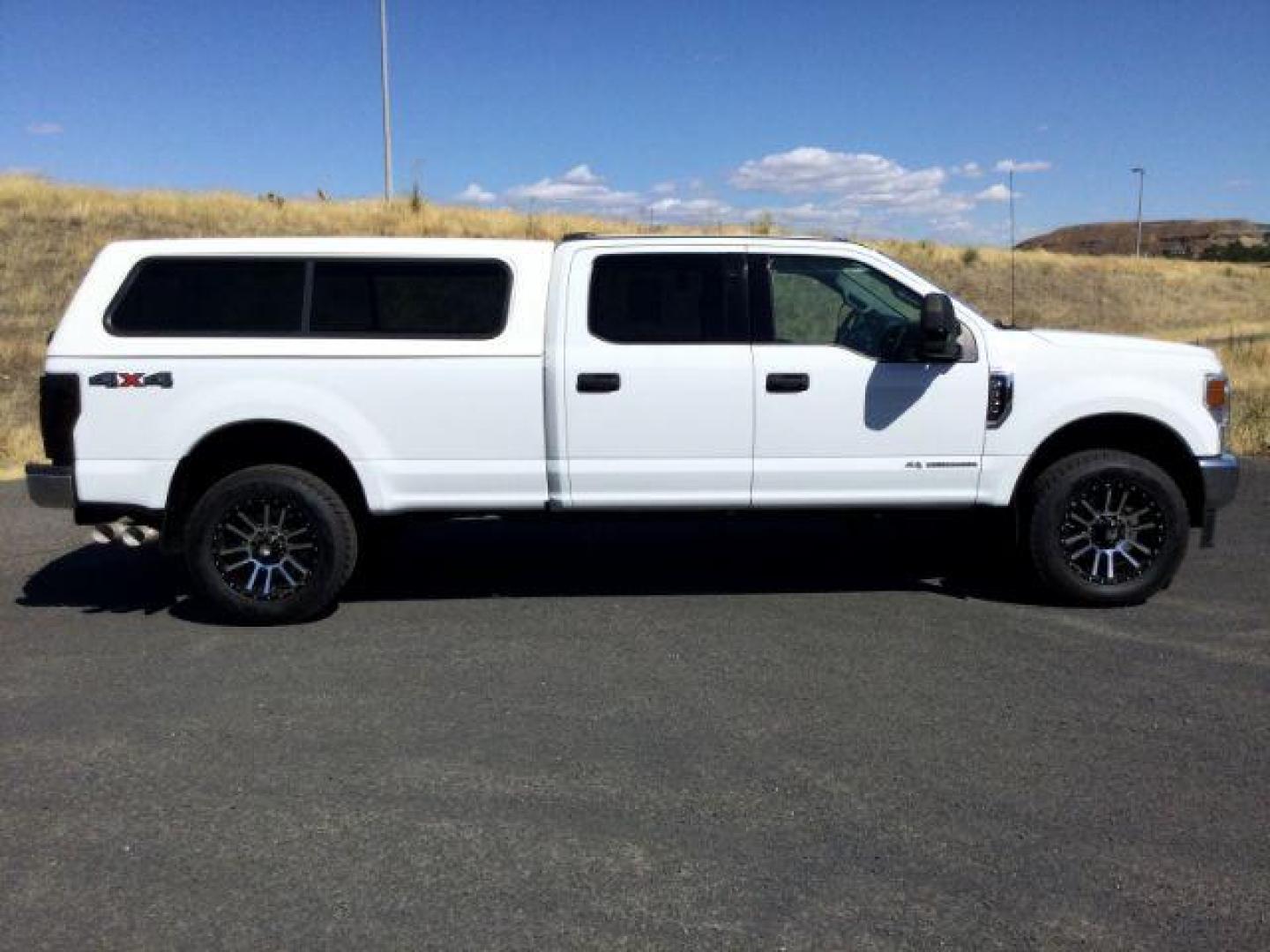 2020 Oxford White /Medium Earth Gray, cloth Ford F-350 SD XLT Crew Cab Long Bed 4WD (1FT8W3BT8LE) with an 6.7L V8 OHV 16V DIESEL engine, 10-speed automatic transmission, located at 1801 Main Street, Lewiston, 83501, (208) 743-9371, 46.417065, -117.004799 - Photo#16