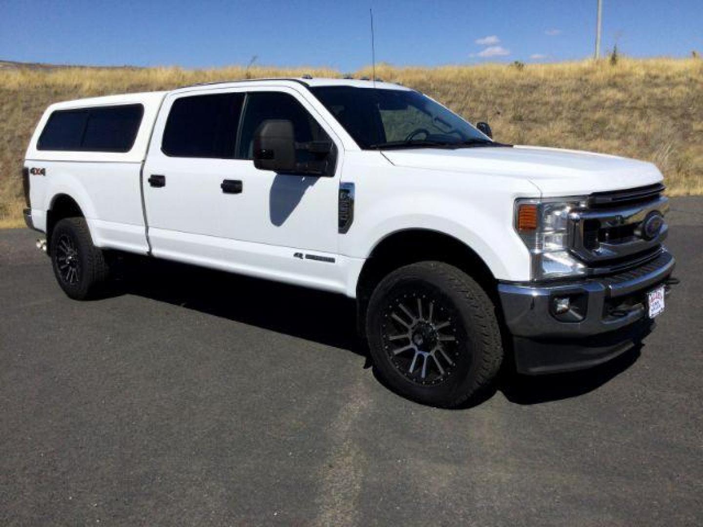 2020 Oxford White /Medium Earth Gray, cloth Ford F-350 SD XLT Crew Cab Long Bed 4WD (1FT8W3BT8LE) with an 6.7L V8 OHV 16V DIESEL engine, 10-speed automatic transmission, located at 1801 Main Street, Lewiston, 83501, (208) 743-9371, 46.417065, -117.004799 - Photo#17