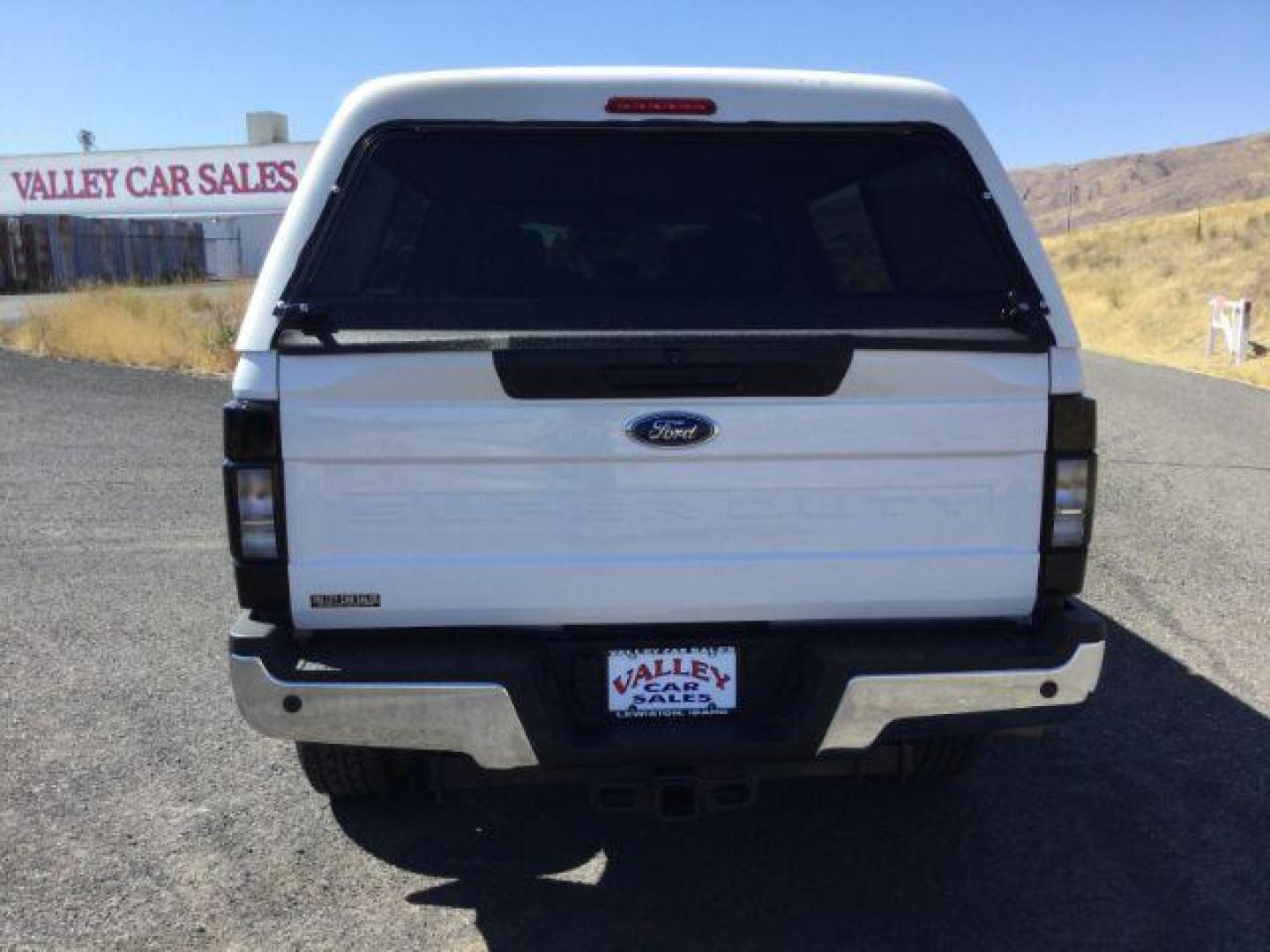 2020 Oxford White /Medium Earth Gray, cloth Ford F-350 SD XLT Crew Cab Long Bed 4WD (1FT8W3BT8LE) with an 6.7L V8 OHV 16V DIESEL engine, 10-speed automatic transmission, located at 1801 Main Street, Lewiston, 83501, (208) 743-9371, 46.417065, -117.004799 - Photo#7