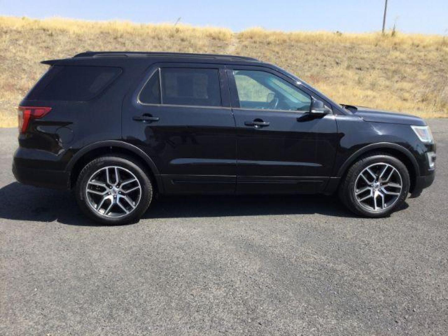 2016 Absolute Black /Ebony Black w/Red Accent Stitching, premium leathe Ford Explorer Sport 4WD (1FM5K8GTXGG) with an 3.5L V6 DOHC 24V engine, 6-Speed Automatic transmission, located at 1801 Main Street, Lewiston, 83501, (208) 743-9371, 46.417065, -117.004799 - Photo#10