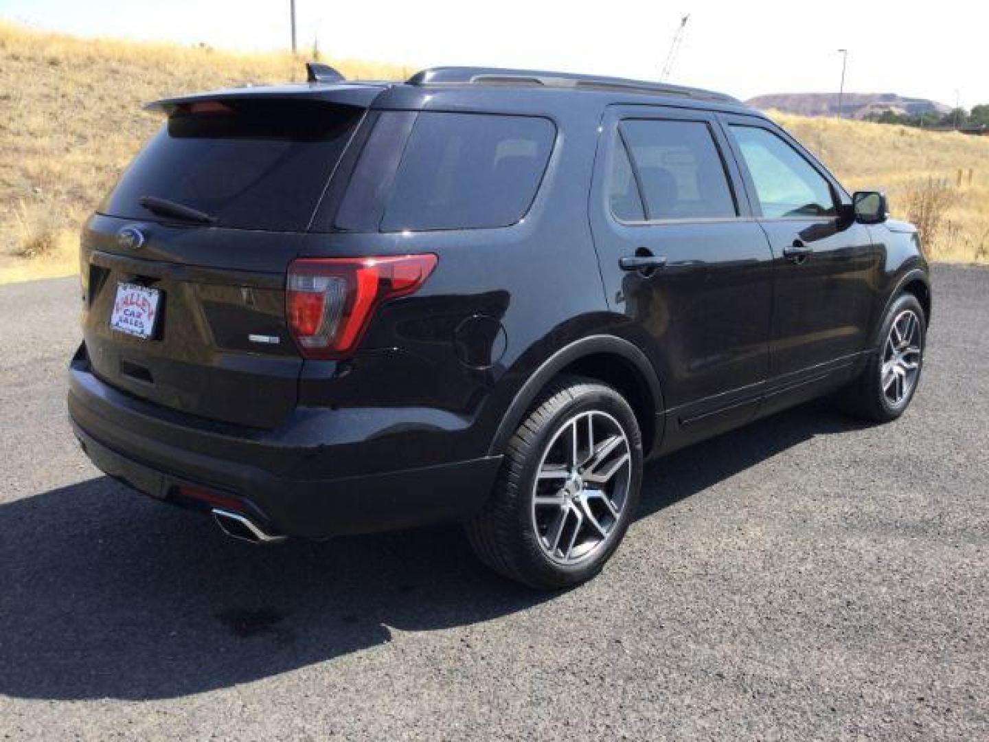 2016 Absolute Black /Ebony Black w/Red Accent Stitching, premium leathe Ford Explorer Sport 4WD (1FM5K8GTXGG) with an 3.5L V6 DOHC 24V engine, 6-Speed Automatic transmission, located at 1801 Main Street, Lewiston, 83501, (208) 743-9371, 46.417065, -117.004799 - Photo#12