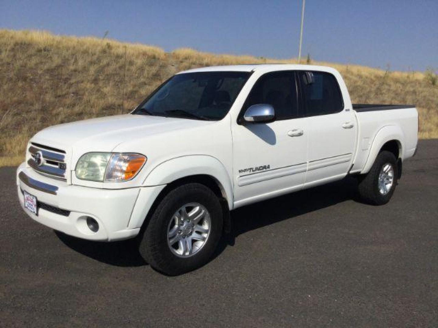 2005 Natural White /Dark Gray Cloth Interior Toyota Tundra SR5 Double Cab 4WD (5TBDT44115S) with an 4.7L V8 DOHC 32V engine, 5-Speed Automatic transmission, located at 1801 Main Street, Lewiston, 83501, (208) 743-9371, 46.417065, -117.004799 - Photo#0