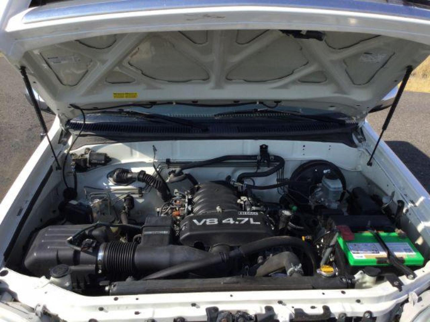 2005 Natural White /Dark Gray Cloth Interior Toyota Tundra SR5 Double Cab 4WD (5TBDT44115S) with an 4.7L V8 DOHC 32V engine, 5-Speed Automatic transmission, located at 1801 Main Street, Lewiston, 83501, (208) 743-9371, 46.417065, -117.004799 - Photo#20