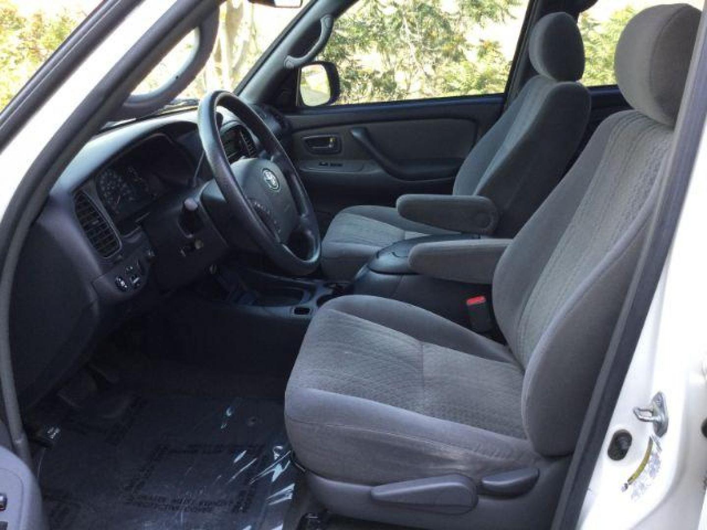 2005 Natural White /Dark Gray Cloth Interior Toyota Tundra SR5 Double Cab 4WD (5TBDT44115S) with an 4.7L V8 DOHC 32V engine, 5-Speed Automatic transmission, located at 1801 Main Street, Lewiston, 83501, (208) 743-9371, 46.417065, -117.004799 - Photo#3