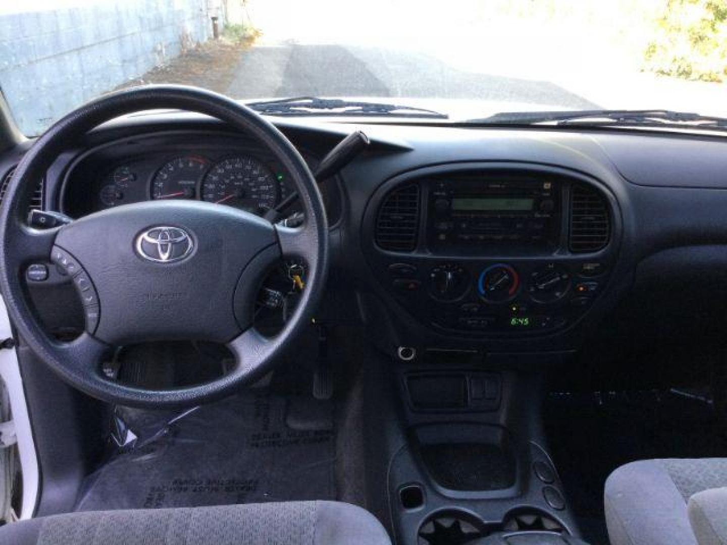 2005 Natural White /Dark Gray Cloth Interior Toyota Tundra SR5 Double Cab 4WD (5TBDT44115S) with an 4.7L V8 DOHC 32V engine, 5-Speed Automatic transmission, located at 1801 Main Street, Lewiston, 83501, (208) 743-9371, 46.417065, -117.004799 - Photo#8