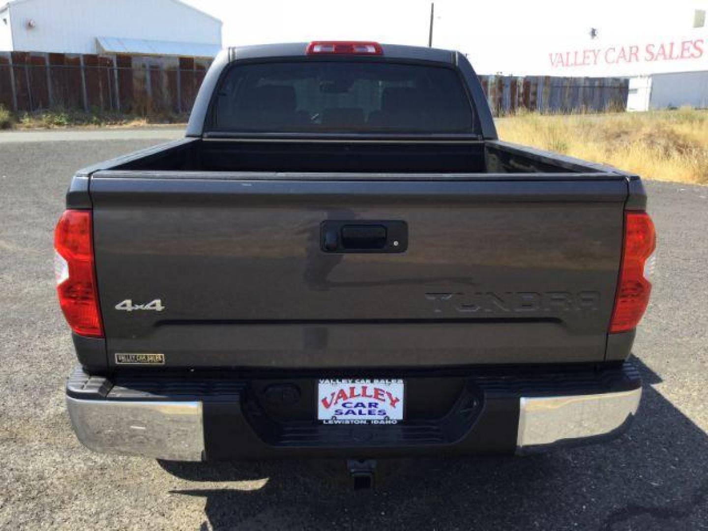 2019 Magnetic Gray Metallic /Graphite, cloth Toyota Tundra SR5 4.6L V8 CrewMax 4WD (5TFDM5F12KX) with an 4.6L V8 DOHC 32V engine, 6-Speed Automatic transmission, located at 1801 Main Street, Lewiston, 83501, (208) 743-9371, 46.417065, -117.004799 - Photo#8