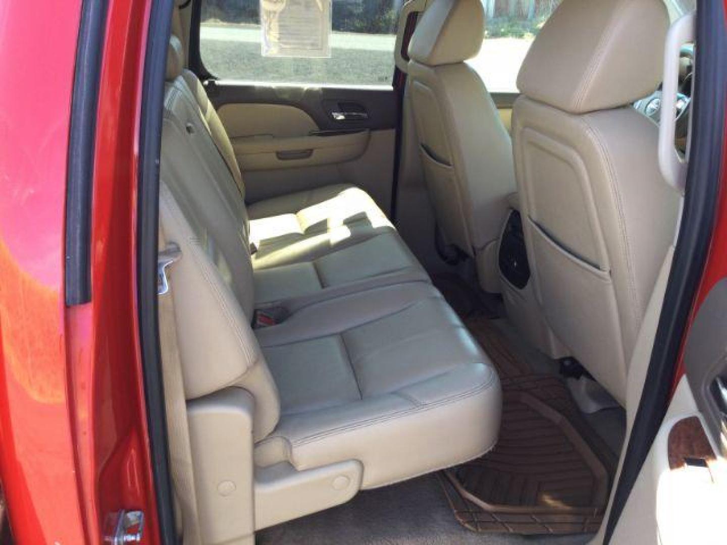 2007 Fire Red /Tan Leather GMC Sierra 2500HD SLE1 Crew Cab 4WD (1GTHK23KX7F) with an 6.0L V8 16V OHV engine, 6-Speed Automatic transmission, located at 1801 Main Street, Lewiston, 83501, (208) 743-9371, 46.417065, -117.004799 - Photo#9