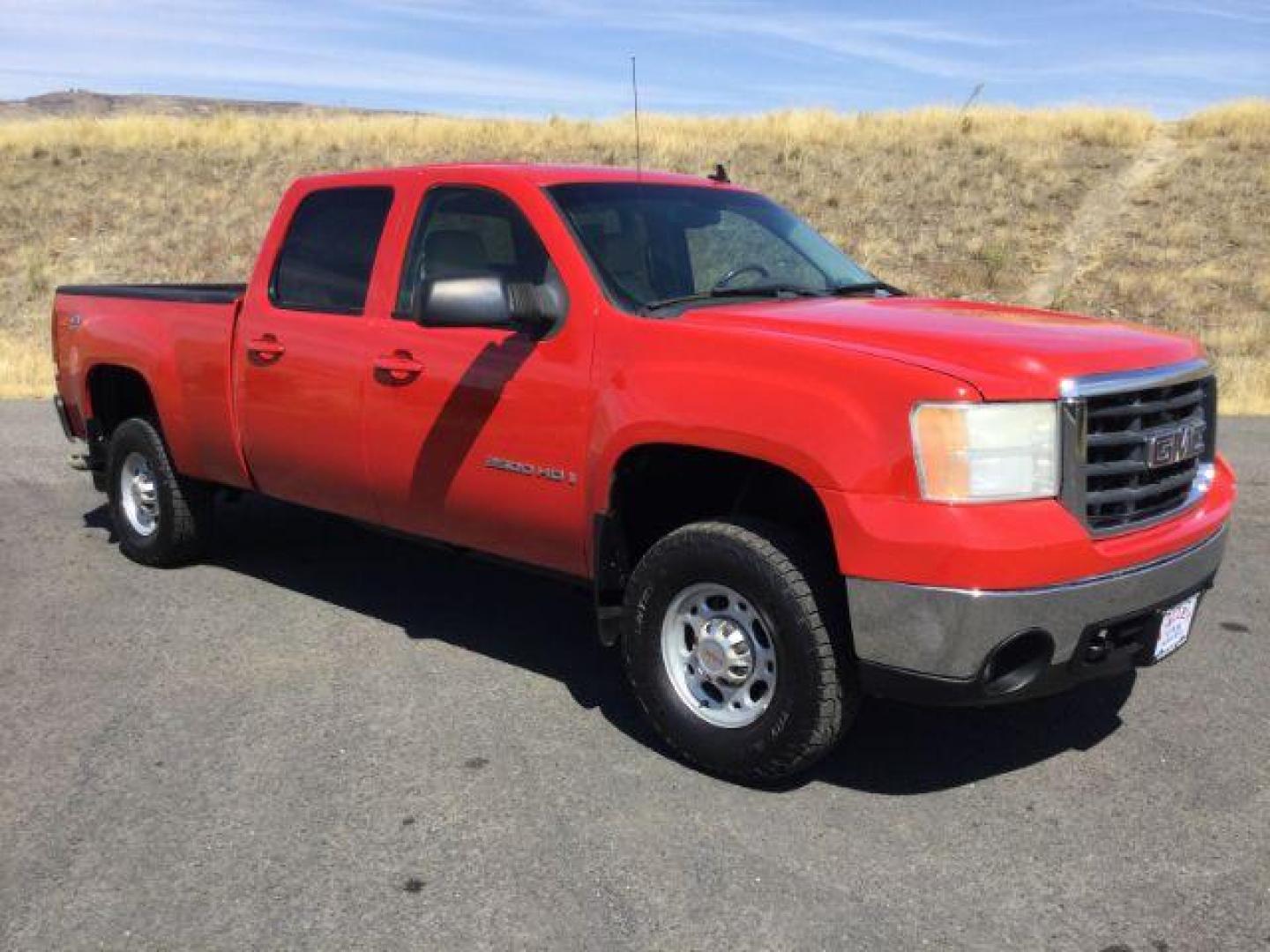 2007 Fire Red /Tan Leather GMC Sierra 2500HD SLE1 Crew Cab 4WD (1GTHK23KX7F) with an 6.0L V8 16V OHV engine, 6-Speed Automatic transmission, located at 1801 Main Street, Lewiston, 83501, (208) 743-9371, 46.417065, -117.004799 - Photo#13