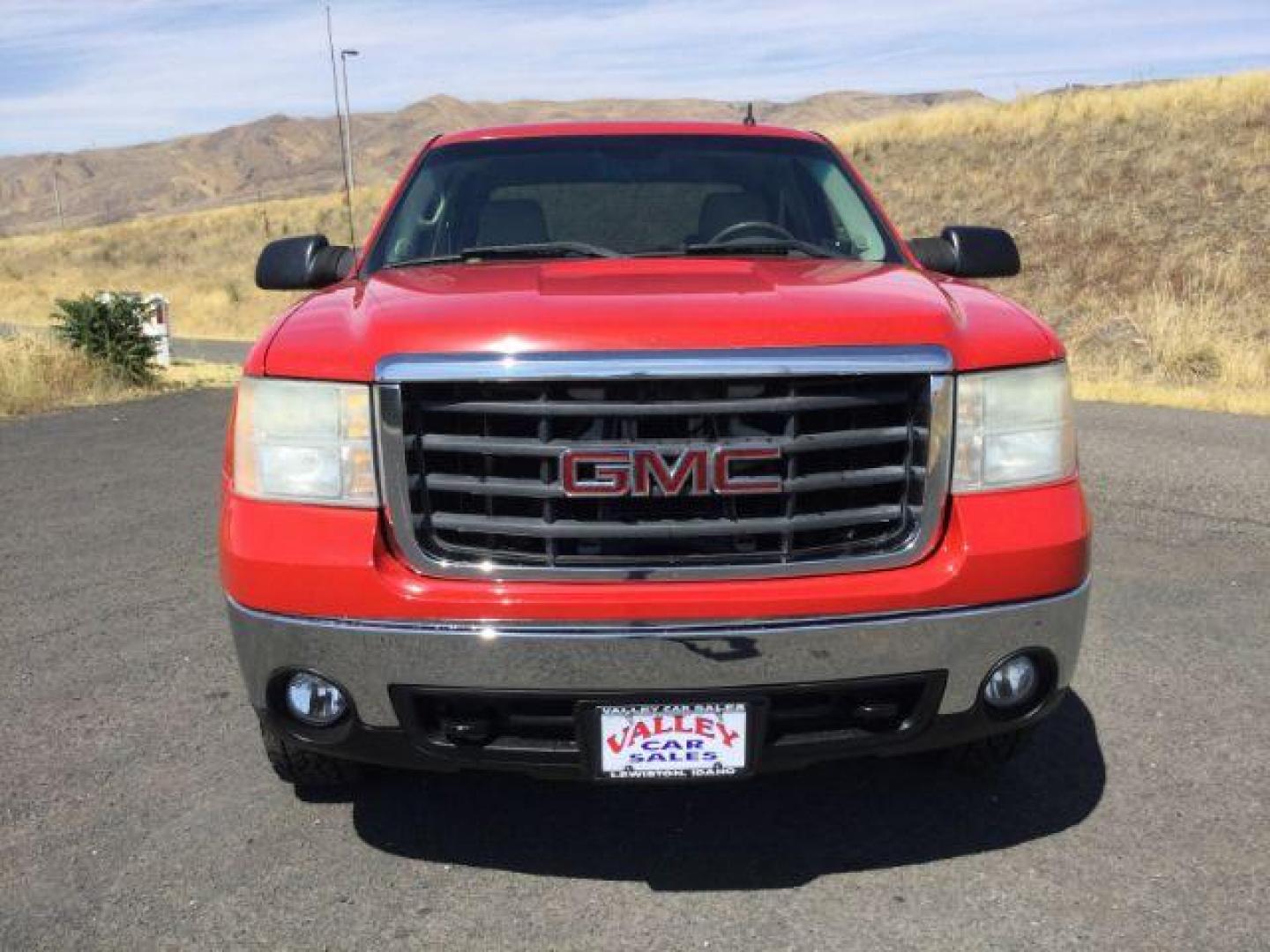 2007 Fire Red /Tan Leather GMC Sierra 2500HD SLE1 Crew Cab 4WD (1GTHK23KX7F) with an 6.0L V8 16V OHV engine, 6-Speed Automatic transmission, located at 1801 Main Street, Lewiston, 83501, (208) 743-9371, 46.417065, -117.004799 - Photo#14