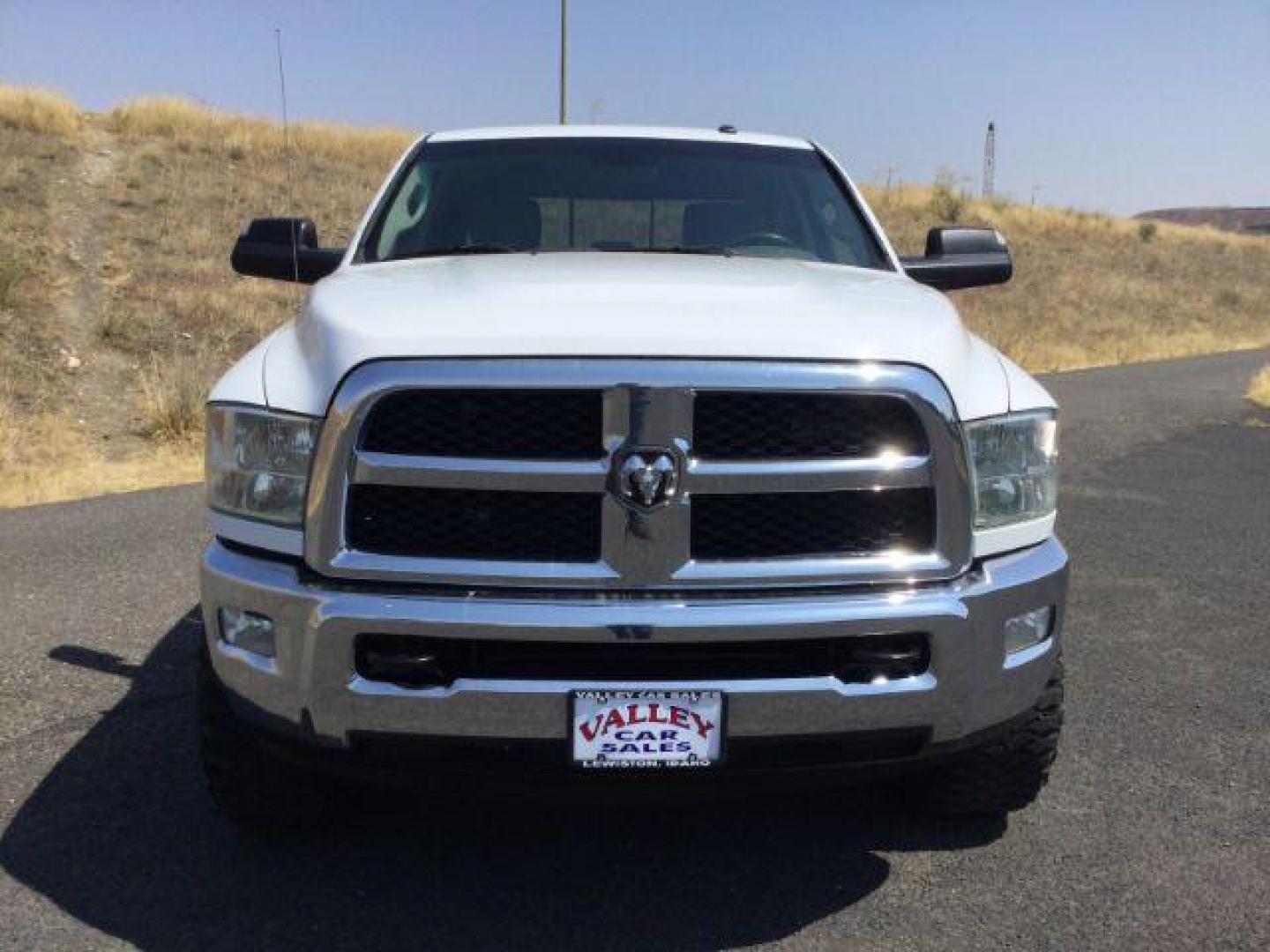 2013 Bright White Clearcoat /Diesel Gray/Black RAM 2500 SLT Crew Cab SWB 4WD (3C6UR5DL2DG) with an 6.7L L6 OHV 24V TURBO DIESEL engine, 6-Speed Automatic transmission, located at 1801 Main Street, Lewiston, 83501, (208) 743-9371, 46.417065, -117.004799 - Photo#12