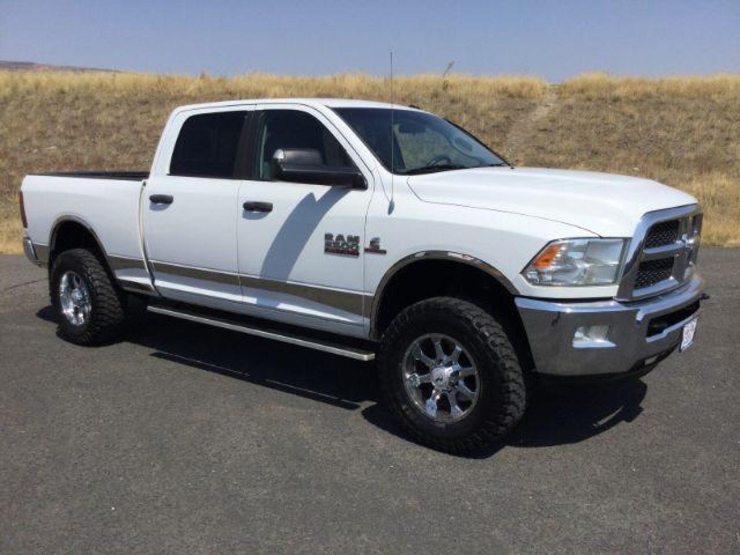 2013 Bright White Clearcoat /Diesel Gray/Black RAM 2500 SLT Crew Cab SWB 4WD (3C6UR5DL2DG) with an 6.7L L6 OHV 24V TURBO DIESEL engine, 6-Speed Automatic transmission, located at 1801 Main Street, Lewiston, 83501, (208) 743-9371, 46.417065, -117.004799 - Photo#15