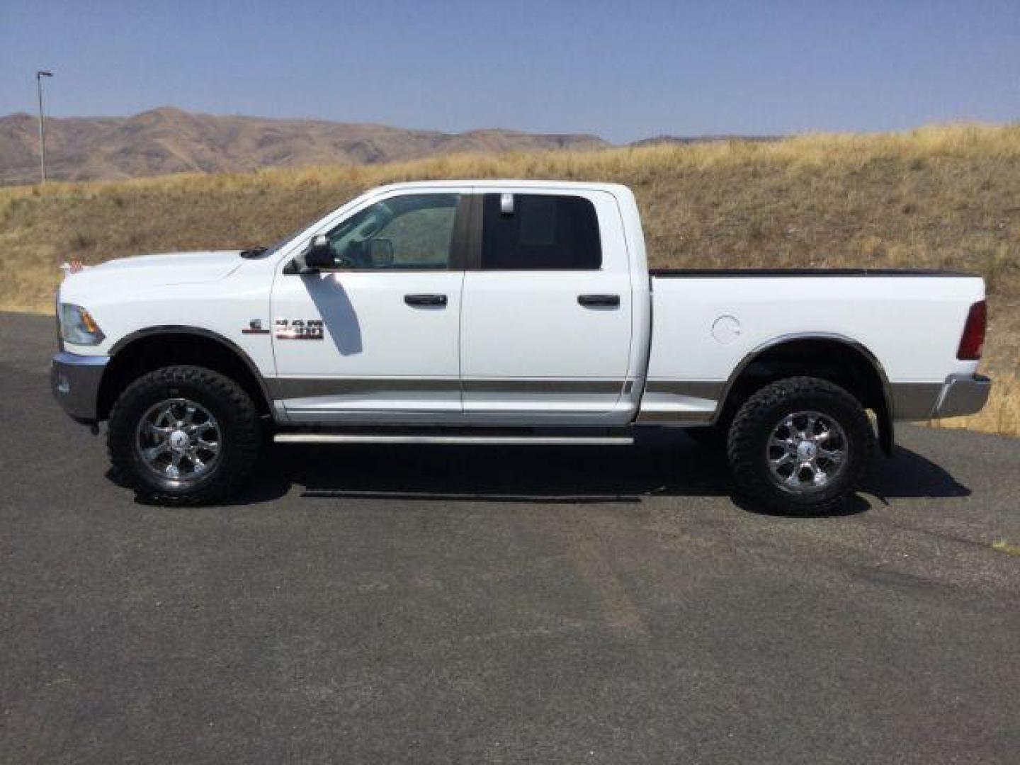 2013 Bright White Clearcoat /Diesel Gray/Black RAM 2500 SLT Crew Cab SWB 4WD (3C6UR5DL2DG) with an 6.7L L6 OHV 24V TURBO DIESEL engine, 6-Speed Automatic transmission, located at 1801 Main Street, Lewiston, 83501, (208) 743-9371, 46.417065, -117.004799 - Photo#1