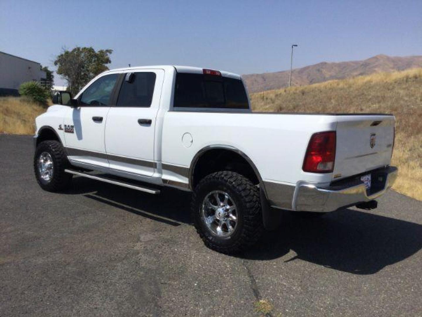 2013 Bright White Clearcoat /Diesel Gray/Black RAM 2500 SLT Crew Cab SWB 4WD (3C6UR5DL2DG) with an 6.7L L6 OHV 24V TURBO DIESEL engine, 6-Speed Automatic transmission, located at 1801 Main Street, Lewiston, 83501, (208) 743-9371, 46.417065, -117.004799 - Photo#2