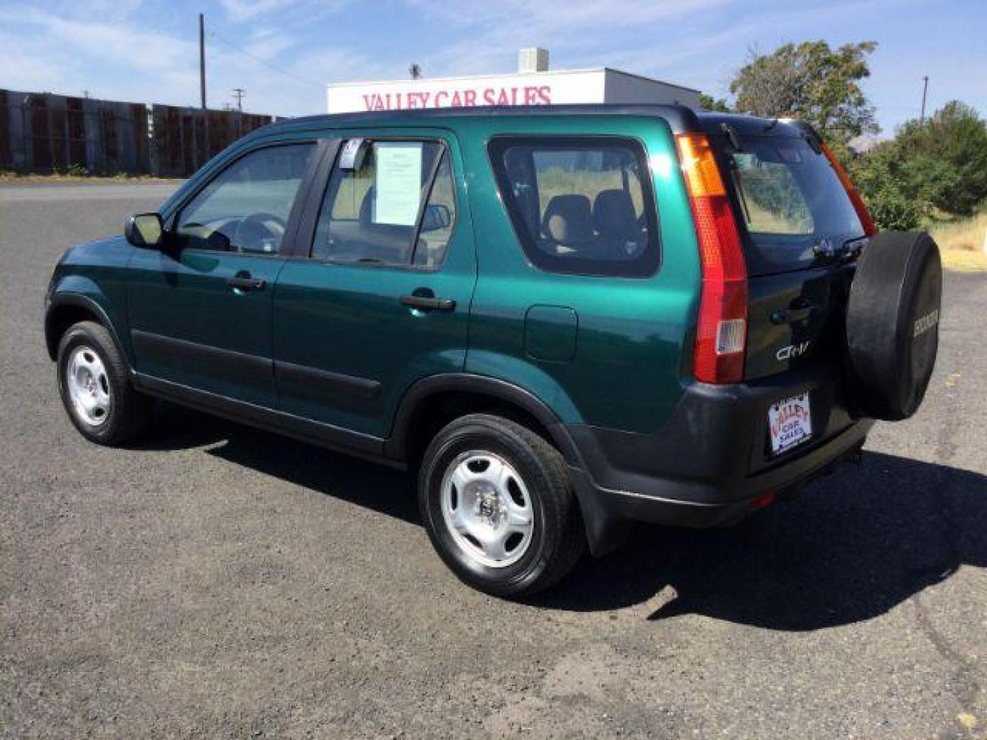 2002 Clover Green Pearl /Saddle Cloth Interior Honda CR-V LX 2WD (JHLRD68422C) with an 2.4L L4 DOHC 16V engine, 4-Speed Automatic transmission, located at 1801 Main Street, Lewiston, 83501, (208) 743-9371, 46.417065, -117.004799 - Photo#2