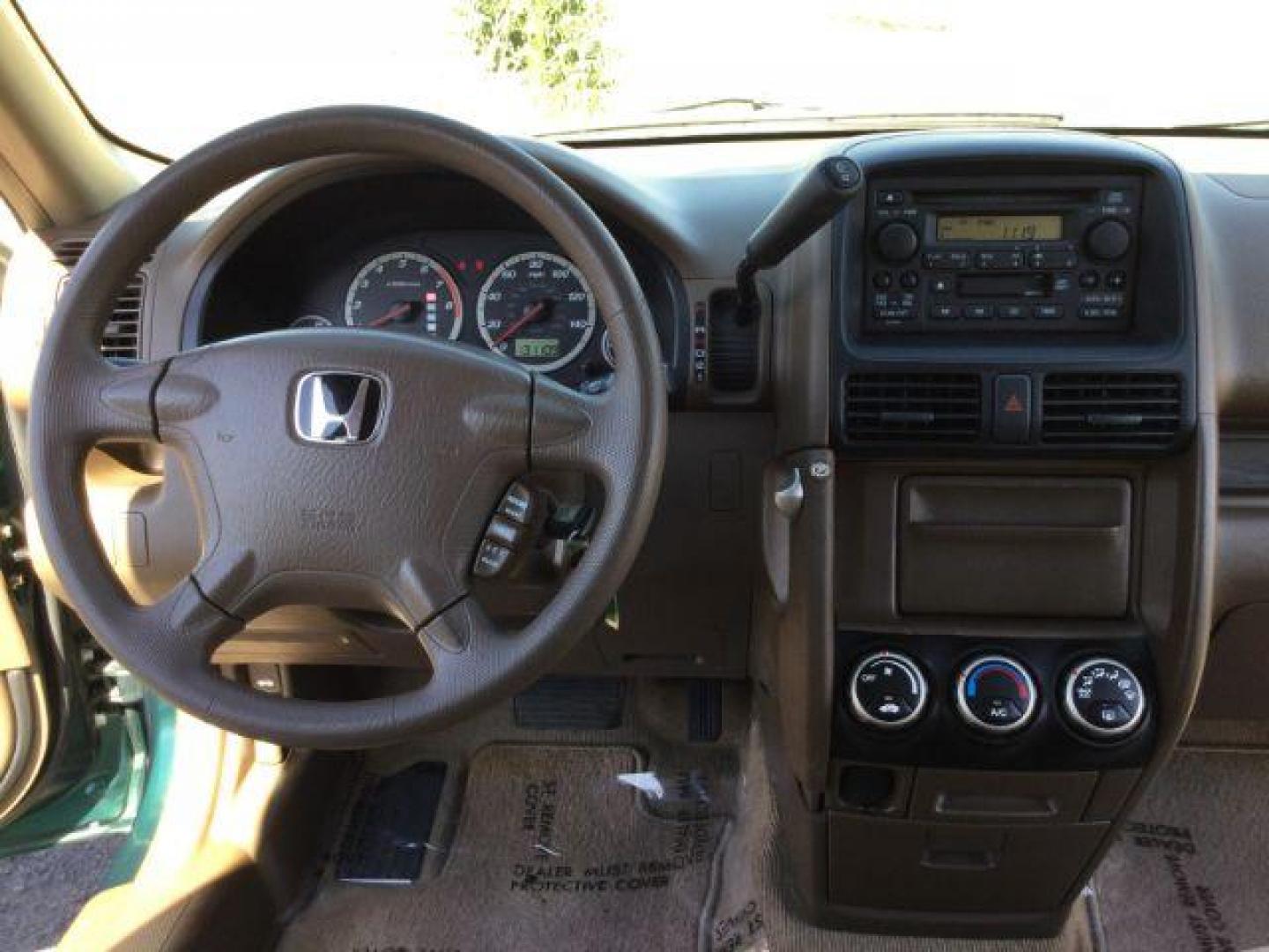 2002 Clover Green Pearl /Saddle Cloth Interior Honda CR-V LX 2WD (JHLRD68422C) with an 2.4L L4 DOHC 16V engine, 4-Speed Automatic transmission, located at 1801 Main Street, Lewiston, 83501, (208) 743-9371, 46.417065, -117.004799 - Photo#5