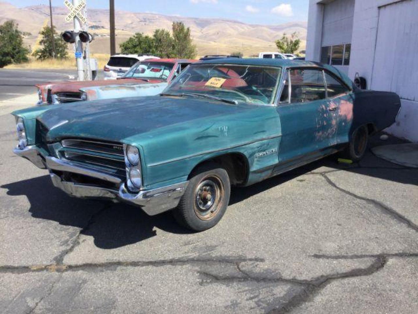 1966 GREEN PONTIAC CATALINA 2 DR (252376C1265) with an 389 engine, MANUAL transmission, located at 1801 Main Street, Lewiston, 83501, (208) 743-9371, 46.417065, -117.004799 - Photo#3