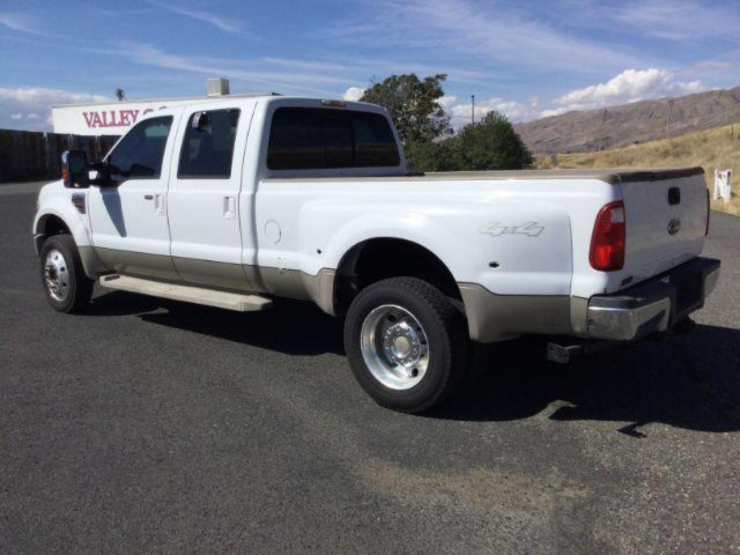 2008 Ford F-450 SD Lariat Crew Cab 4WD (1FTXW43R88E) with an 6.4L V8 OHV 32V TURBO DIESEL engine, located at 1801 Main Street, Lewiston, 83501, (208) 743-9371, 46.417065, -117.004799 - Photo#2