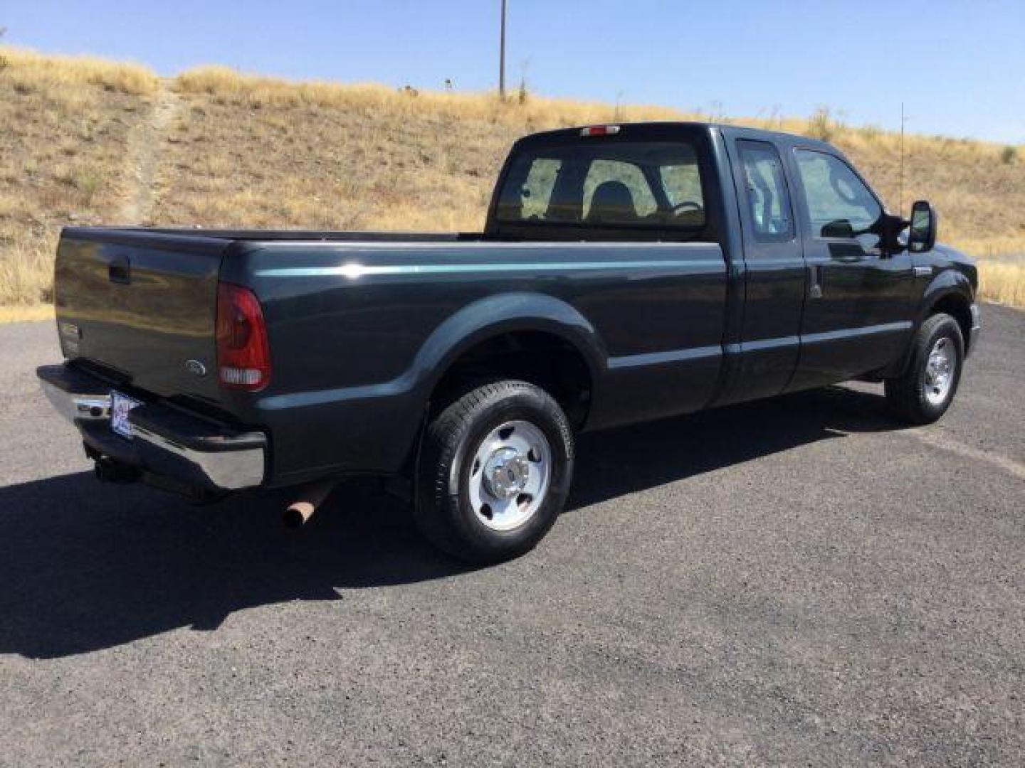 2006 Dark Stone Metallic /Medium Flint Vinyl Interior Ford F-250 SD XL SuperCab Long Bed 2WD (1FTSX20566E) with an 5.4L V8 SOHC 16V engine, 6-Speed Manual transmission, located at 1801 Main Street, Lewiston, 83501, (208) 743-9371, 46.417065, -117.004799 - Photo#10