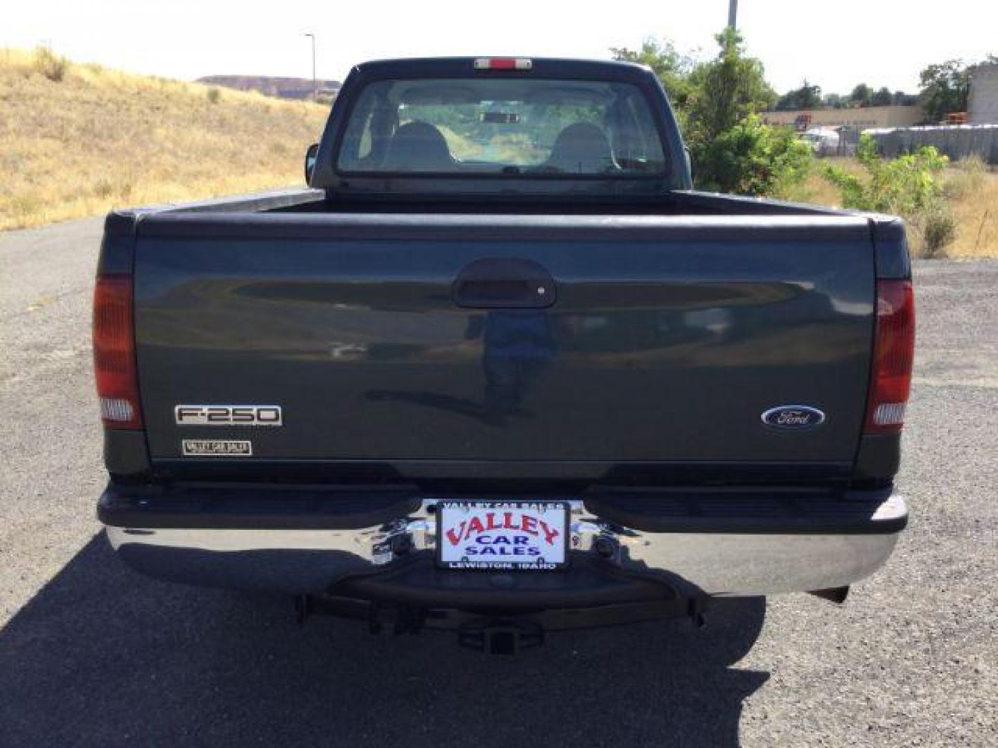 2006 Dark Stone Metallic /Medium Flint Vinyl Interior Ford F-250 SD XL SuperCab Long Bed 2WD (1FTSX20566E) with an 5.4L V8 SOHC 16V engine, 6-Speed Manual transmission, located at 1801 Main Street, Lewiston, 83501, (208) 743-9371, 46.417065, -117.004799 - Photo#12