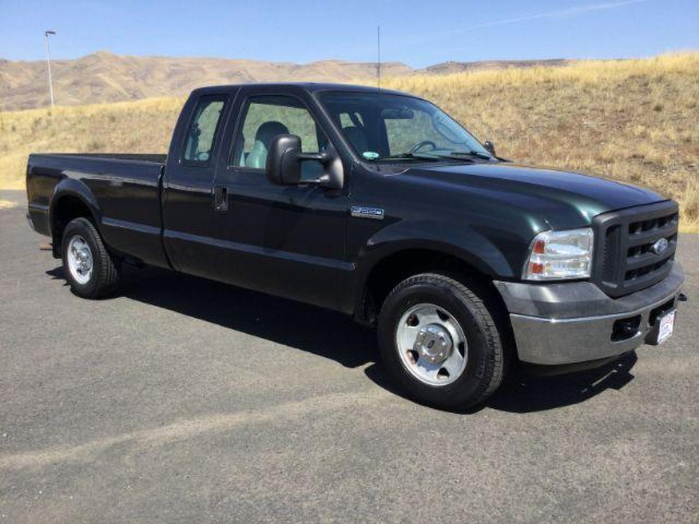 2006 Dark Stone Metallic /Medium Flint Vinyl Interior Ford F-250 SD XL SuperCab Long Bed 2WD (1FTSX20566E) with an 5.4L V8 SOHC 16V engine, 6-Speed Manual transmission, located at 1801 Main Street, Lewiston, 83501, (208) 743-9371, 46.417065, -117.004799 - Photo#8